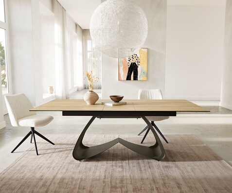 Esstisch Edge 180-220x100 Keramik Laminam® Sabbia Eichefarbig W-Gestell Effektfinish Titan Ausziehbar