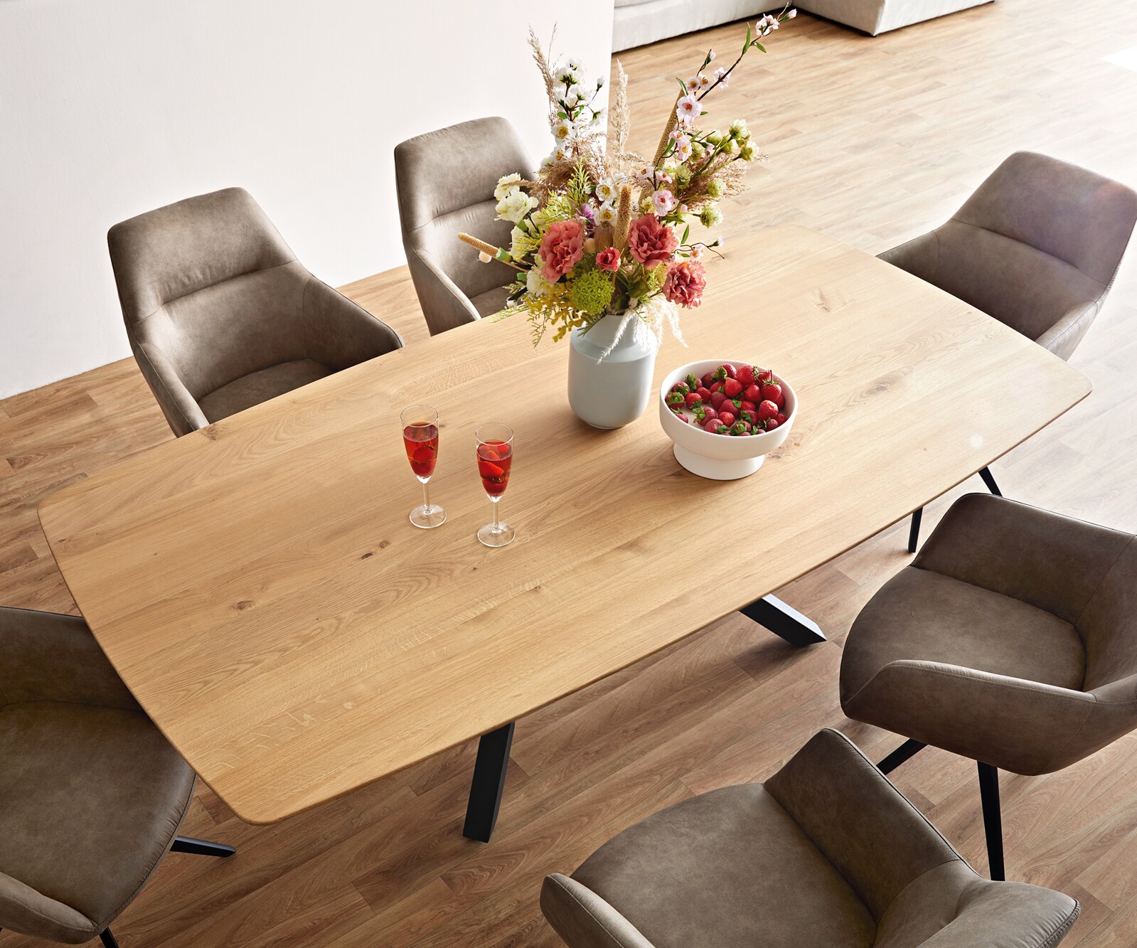 Esstisch Edge Boot 200x100x2,5-3 Eiche Natur Kreuzgestell Rechteck Schwarz Schweizer Kante 1 Esstisch Edge Boot 200x100x2,5-3 Eiche Natur Kreuzgestell Rechteck Schwarz Schweizer Kante 1