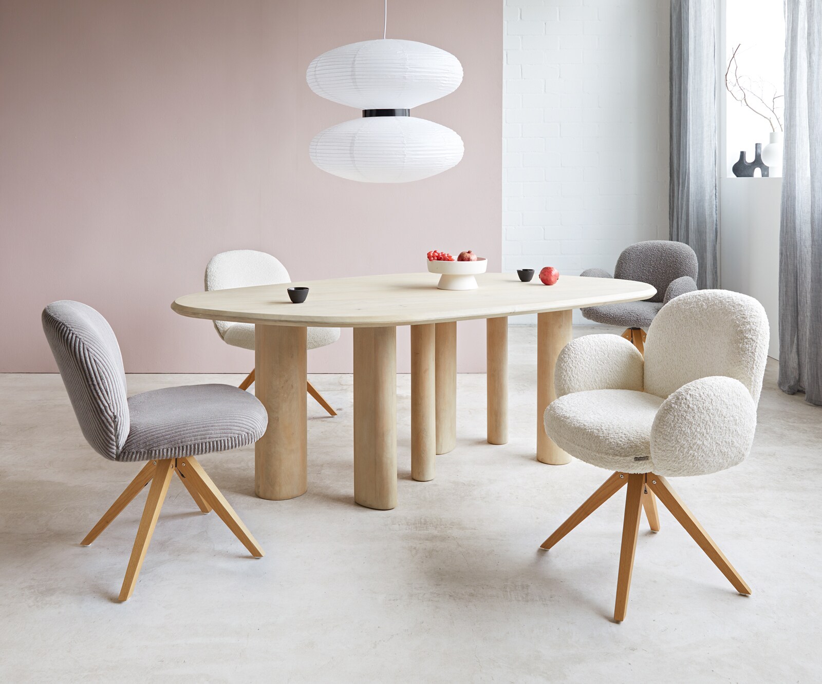 Drehstuhl Nube-Flex Bouclé Weiß Holzgestell kantig Natur 180° drehbar Taschenfederkern 3