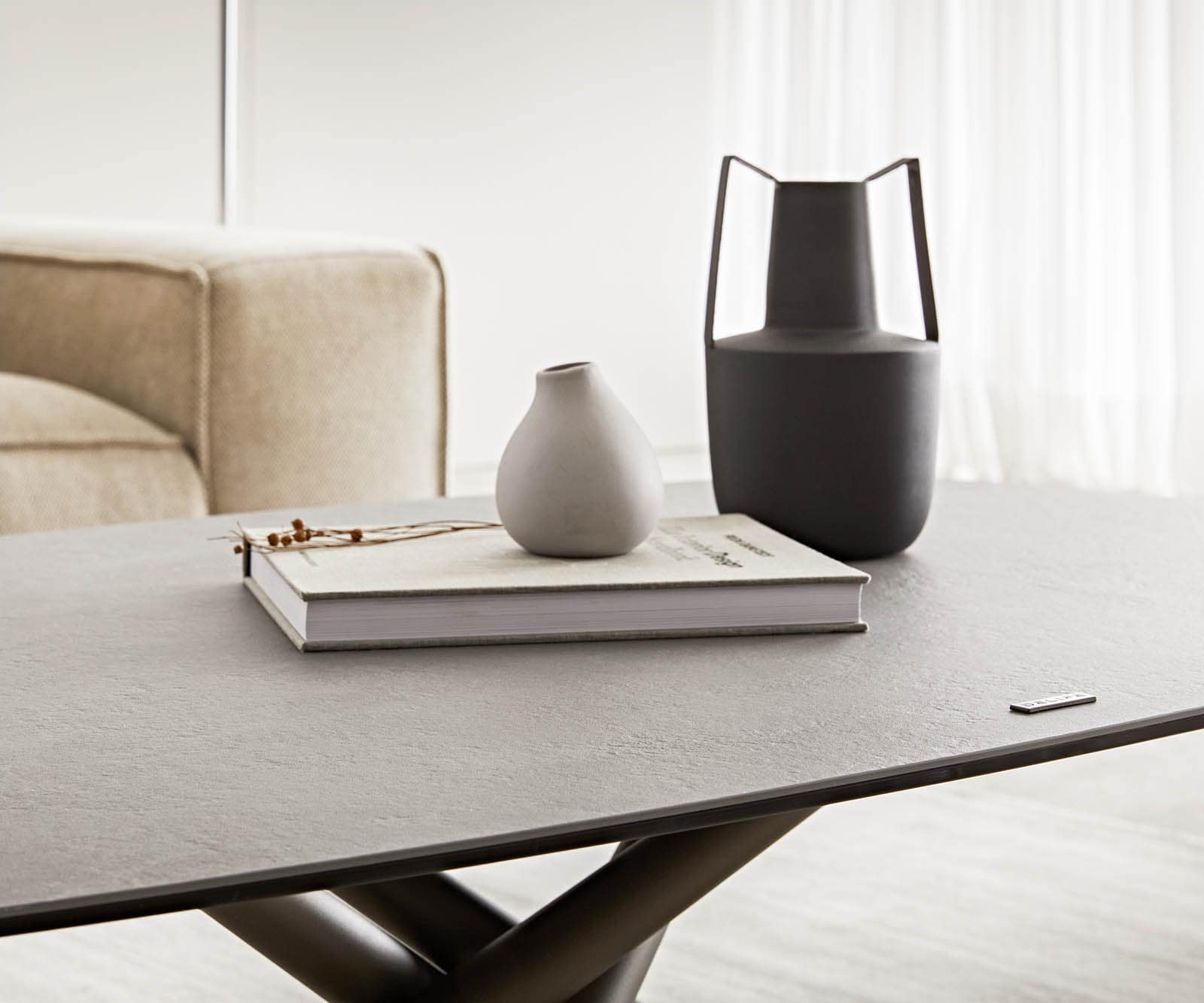 Couchtisch Sarita 120x70 cm Keramik Aspetto Concreto Betonfarbig Gestell Effektifinish Titan 6 Couchtisch Sarita 120x70 cm Keramik Aspetto Concreto Betonfarbig Gestell Effektifinish Titan 6