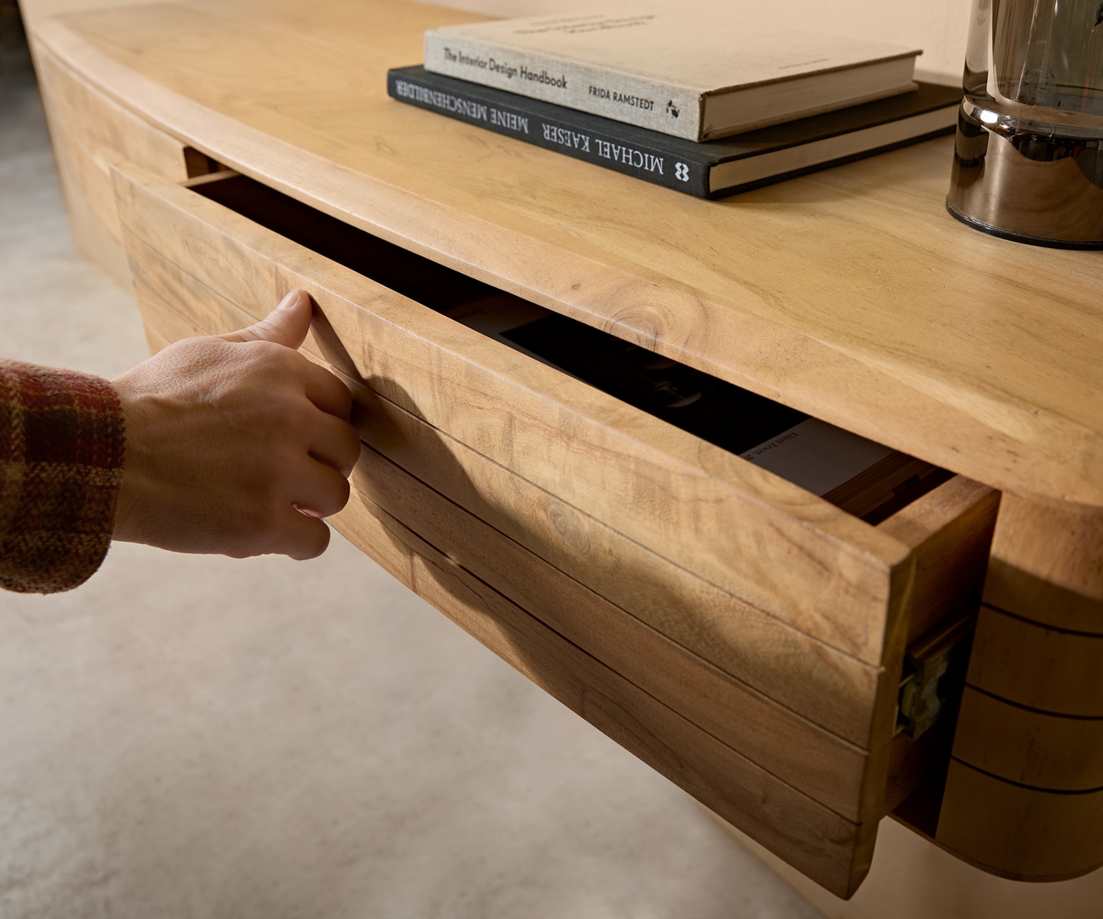 Konsolentisch Nagaru 125x40 cm Akazie Aura 2 Schubladen schwebend 5 Konsolentisch Nagaru 125x40 cm Akazie Aura 2 Schubladen schwebend 5