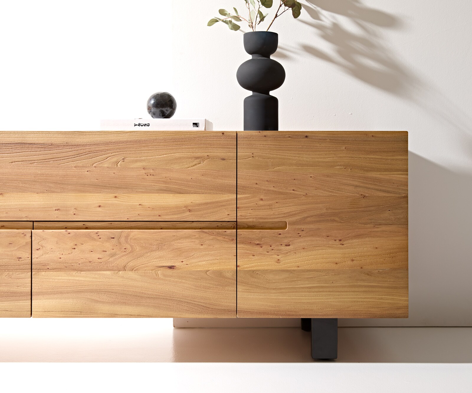 Buffet Tiamar 180 cm orme naturel 1 porte 4 tiroirs pieds carrés en métal noir 6
