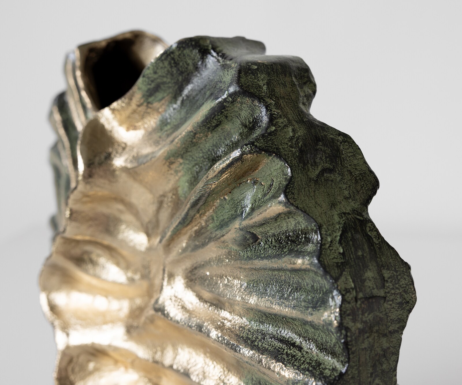 Vase Nerina B47 x T18 x H42 cm Aluminium Verde Antico Handgemacht 5