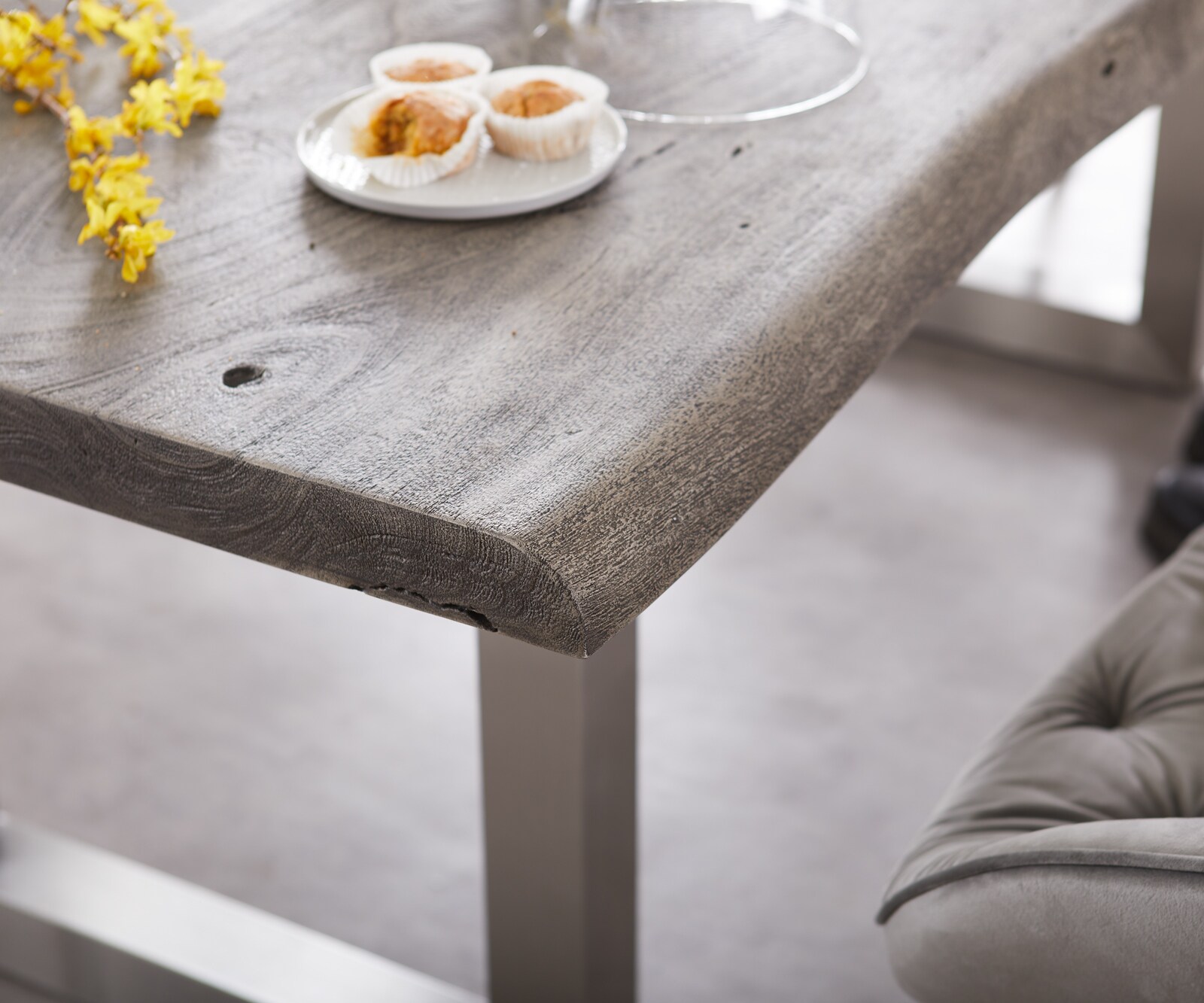 Esstisch Edge 220x100cm XL Akazie Platin Edelstahl breit Live-Edge 6
