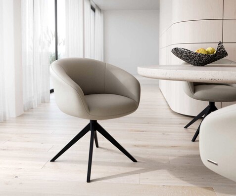 Chaise-pivotante Vinka-Flex avec accoudoirs cuir de vache couleur boue pied croisé large noir pivotement sur 360° ressorts ensachés