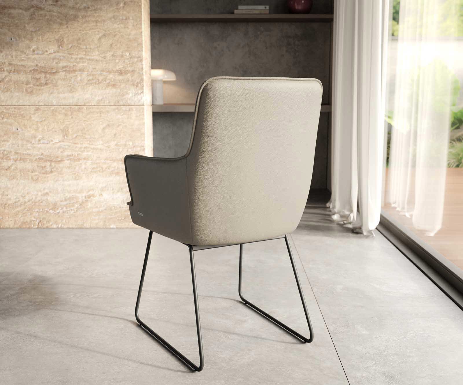 Chaise-de-salle-à-manger Heira-Flex avec accoudoirs cuir de vache couleur boue pied trapèze noir ressorts ensachés 3