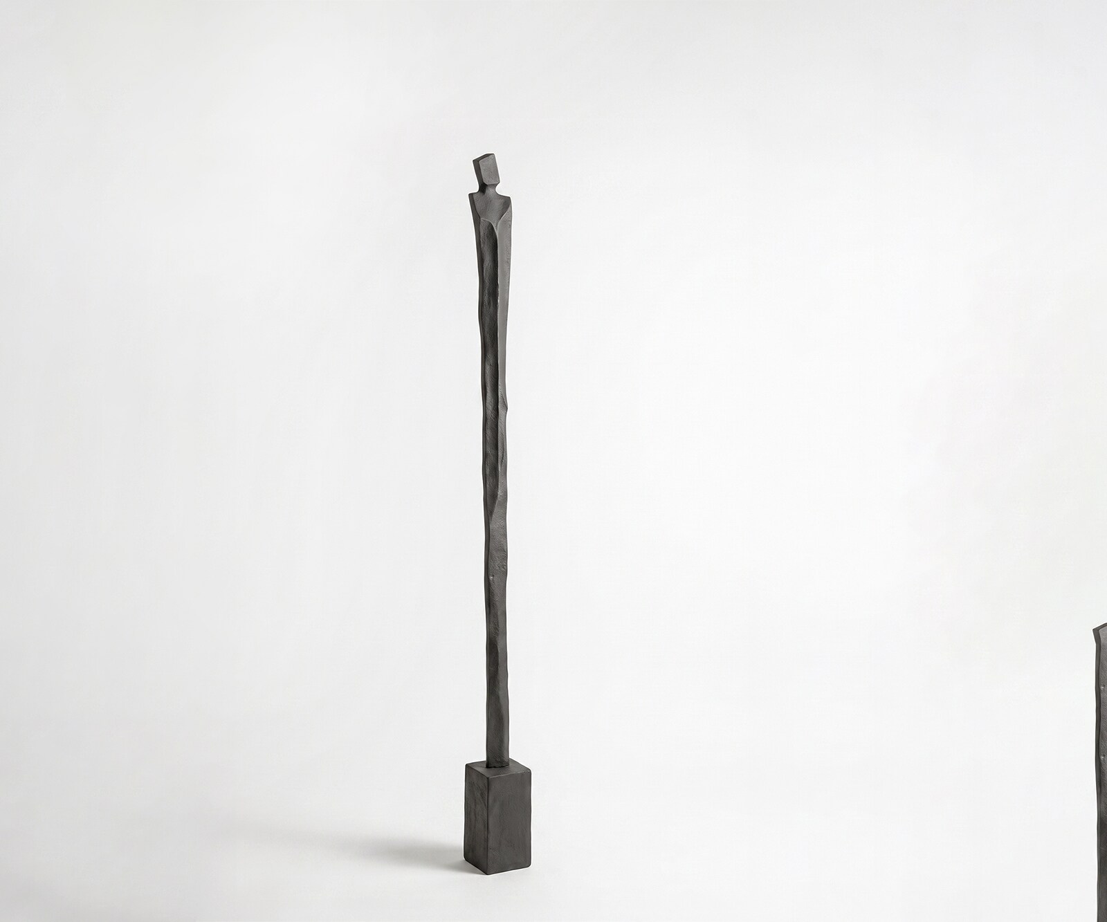 Figur Statera B12 x T12 x H163 cm Aluminium Basalt Handgemacht