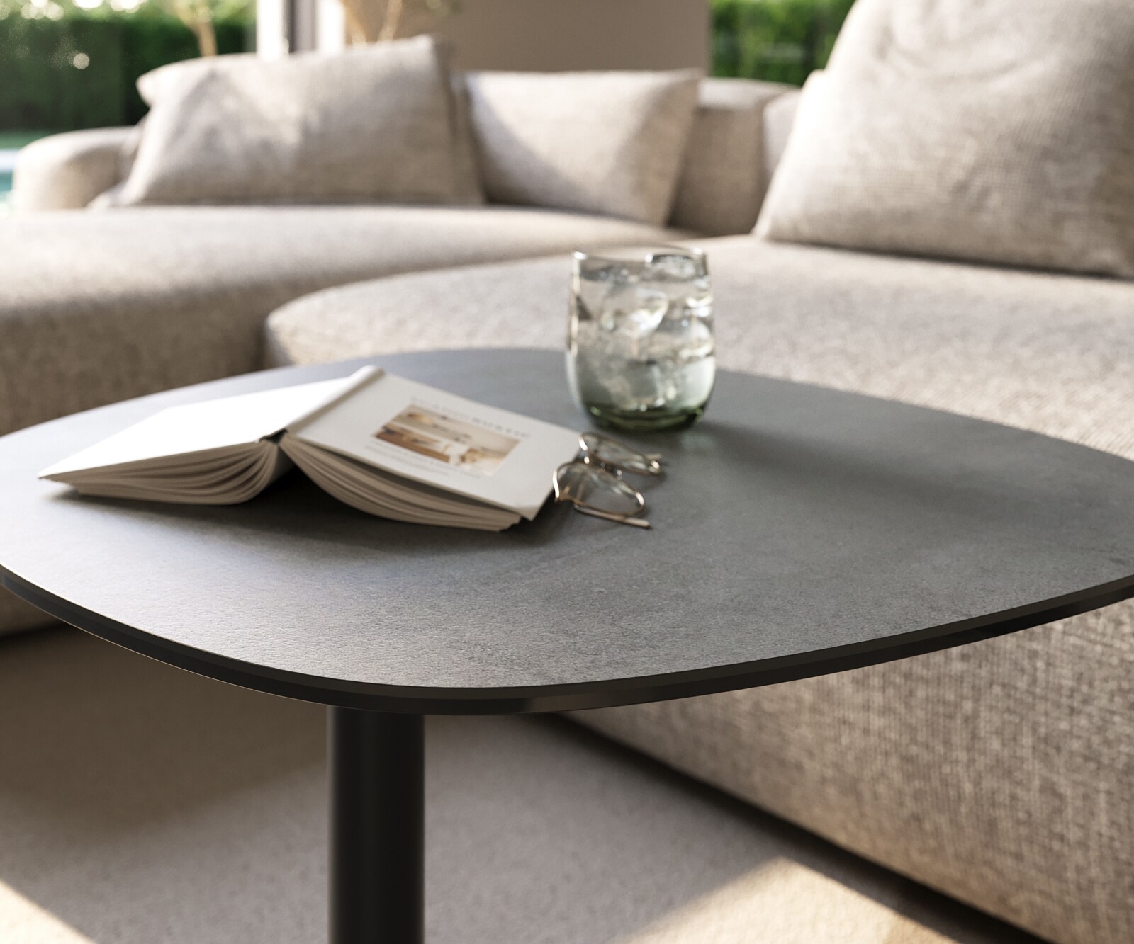 table d’appoint Edge forme bateau 60x60 cm céramique béton gris Eleny métal noir 5