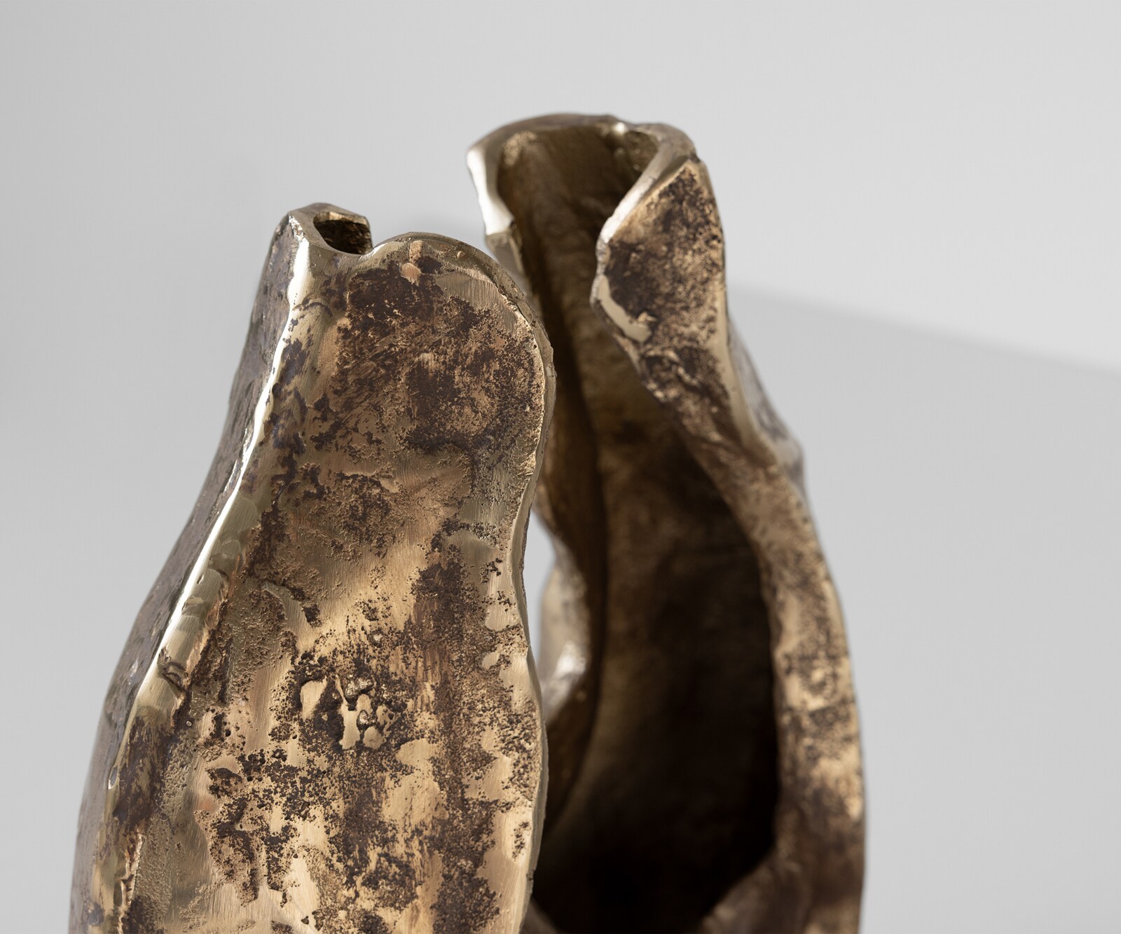 Sculpture Nexora l34 x P17 x H40 cm Aluminium Oro Antico Faite main 5