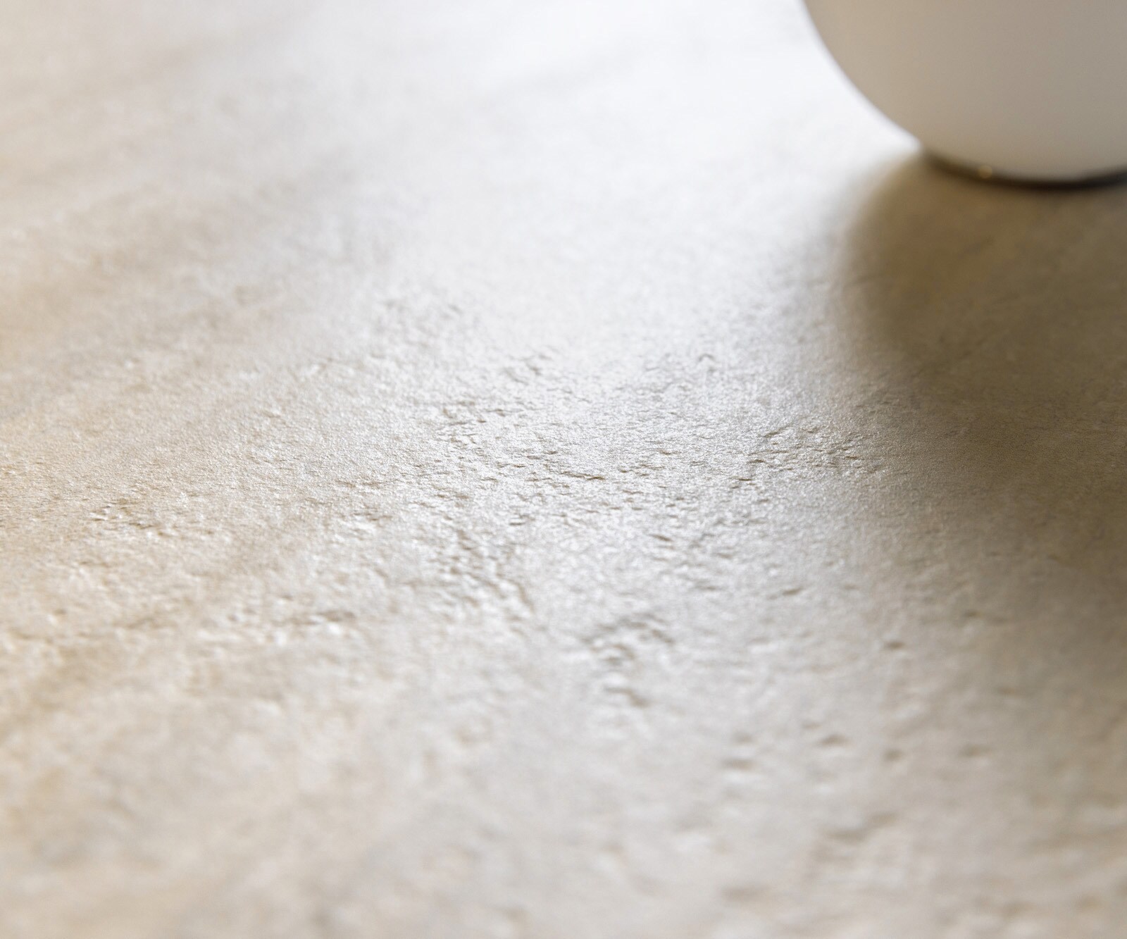 Table à manger Edge 200x100 céramique Laminam® Travertino Bianco crème-blanc métal incliné effet finition titanee 5