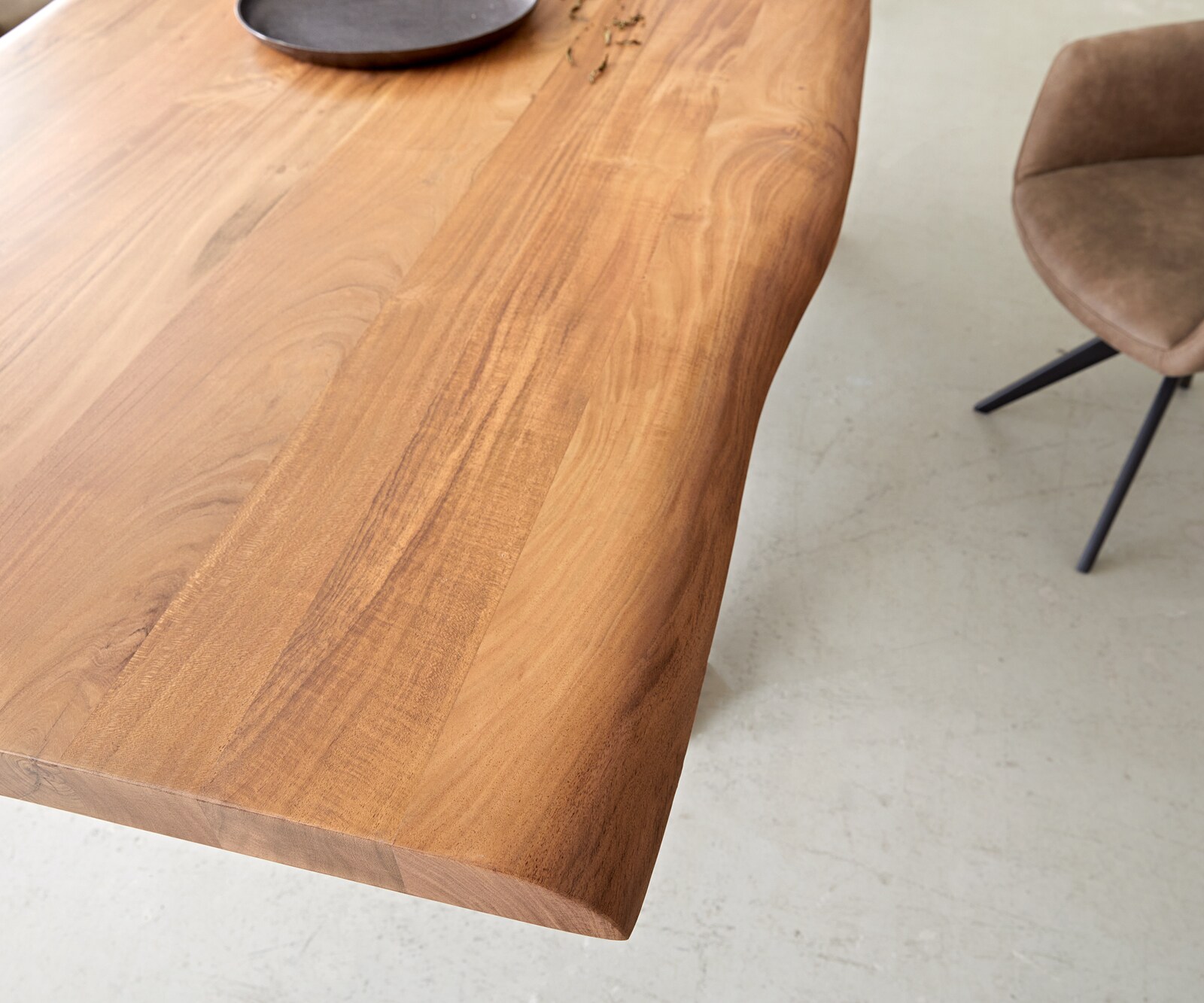 Esstisch Edge 240x100 Akazie Natur Kreuzgestell Rechteck Edelstahl Live-Edge 4