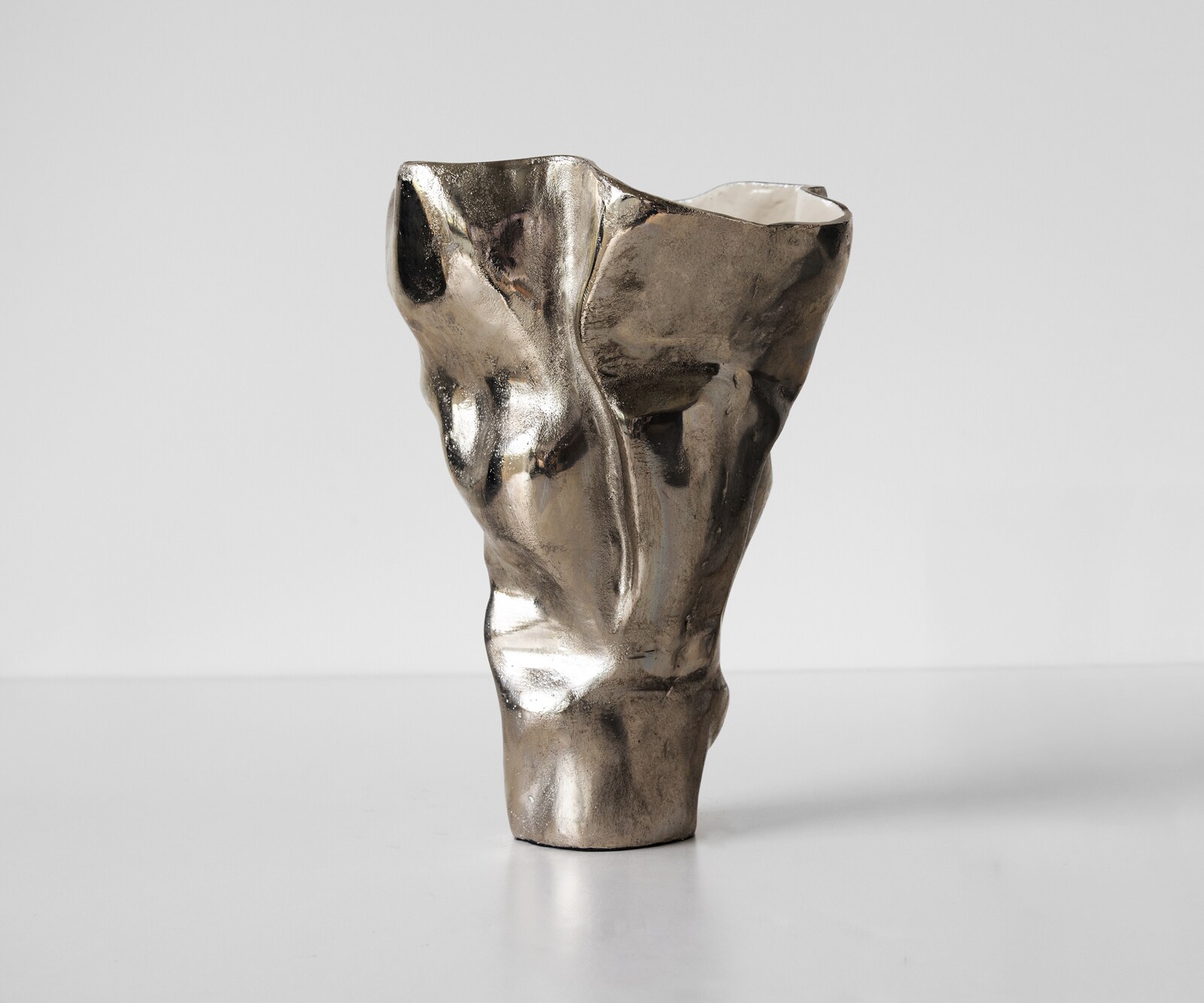 Vase Mimoro B28 x T24 x H38 cm Aluminium Platin Opal Handgemacht