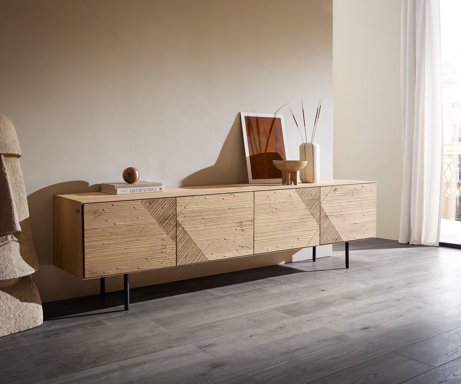 Lowboard Tereos 220 cm Eiche Natur 3D Effekt 4 Türen Rundfuß Metall Schwarz