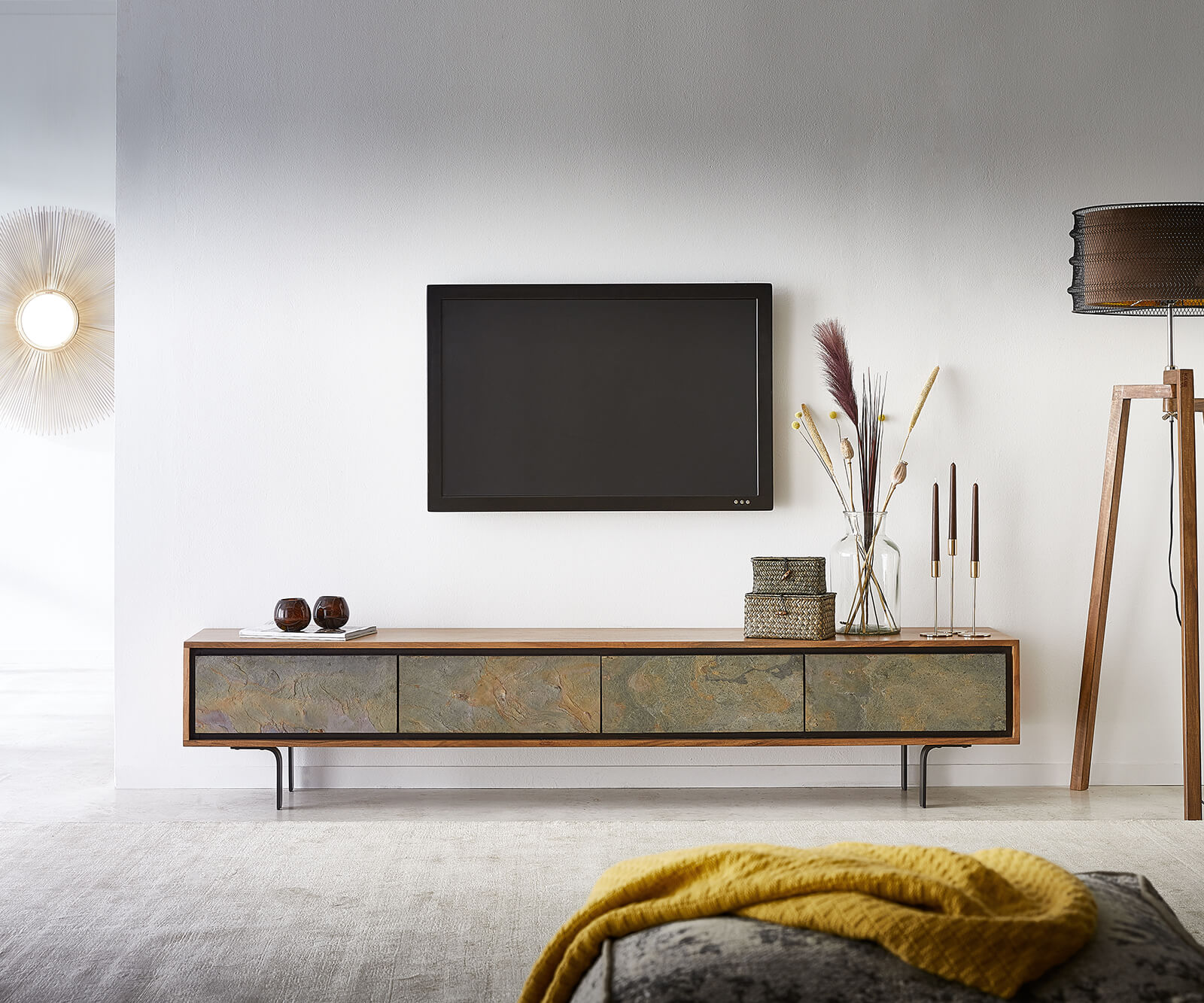 Meuble-TV Juwelo 200 cm acacia naturel avec placage de pierre 4 portes 1 Meuble-TV Juwelo 200 cm acacia naturel avec placage de pierre 4 portes 1