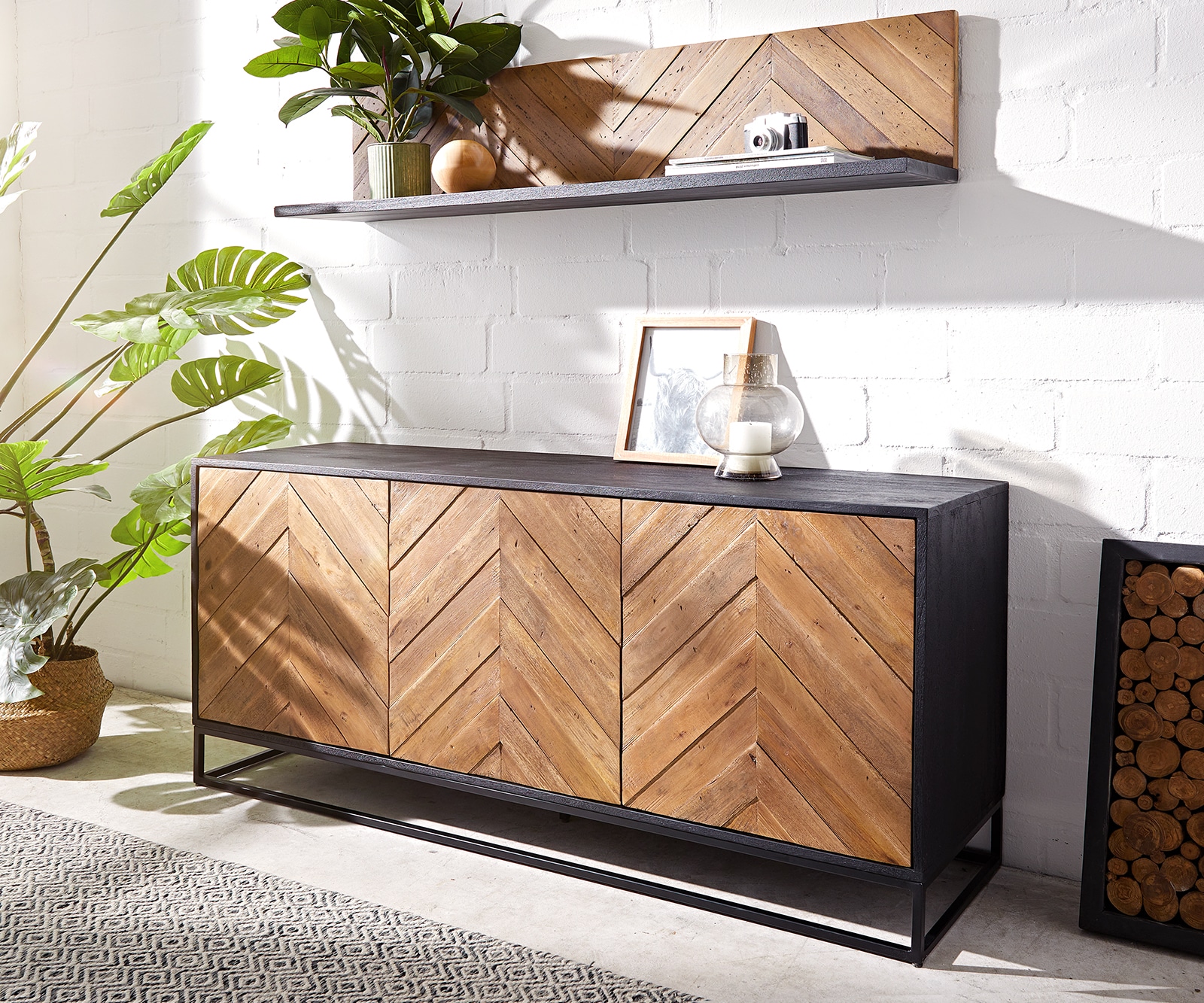 Sideboard Famke 145 cm Mango Teak 3 Türen Sideboard Famke 145 cm Mango Teak 3 Türen