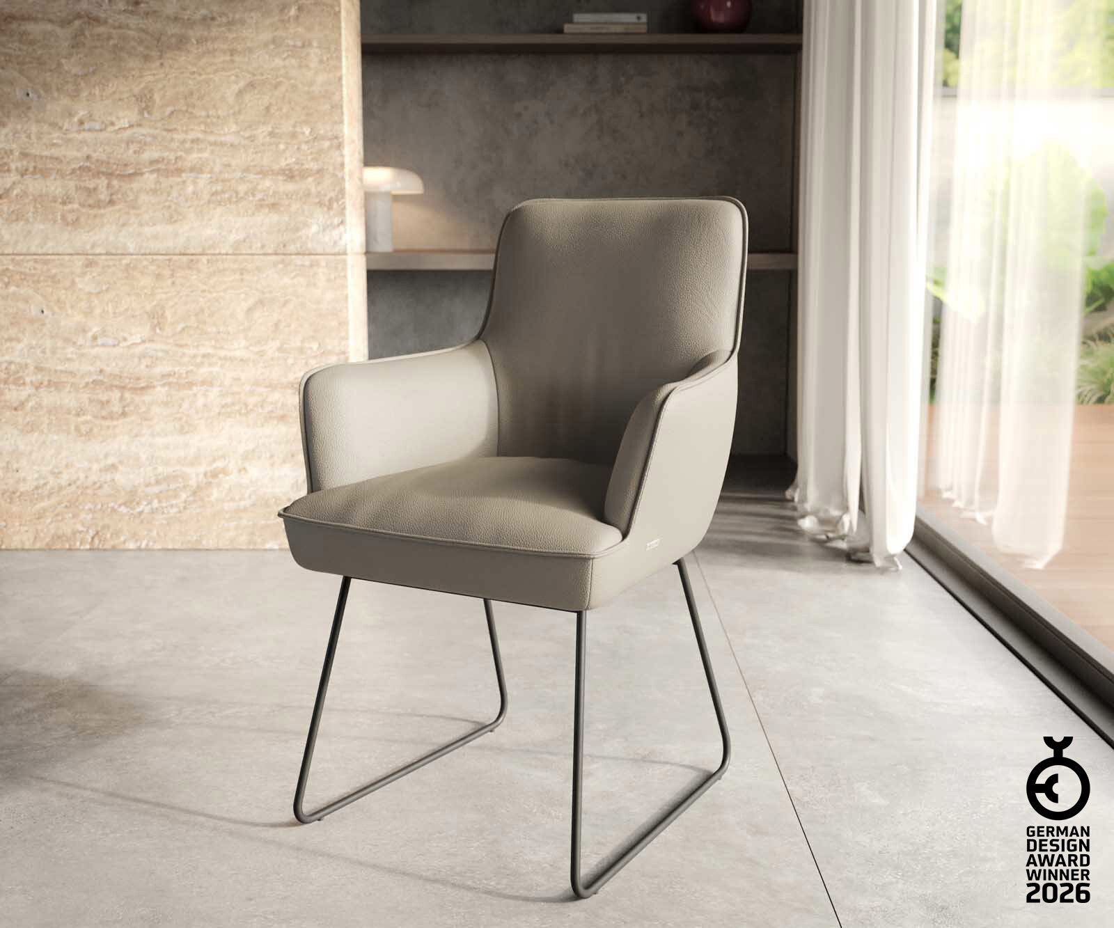 Chaise-de-salle-à-manger Heira-Flex avec accoudoirs cuir de vache couleur boue pied trapèze noir ressorts ensachés