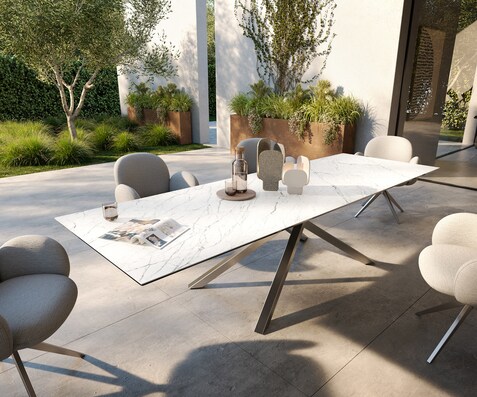 Outdoortisch Edge 300x100 cm Keramik Laminam® Statuarietto Weiß Kreuzgestell Rechteck Edelstahl