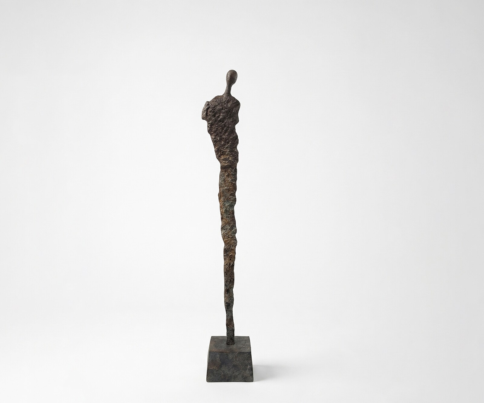 Figur Aureon B14 x T14 x H91 cm Aluminium Umbra Antica Handgemacht
