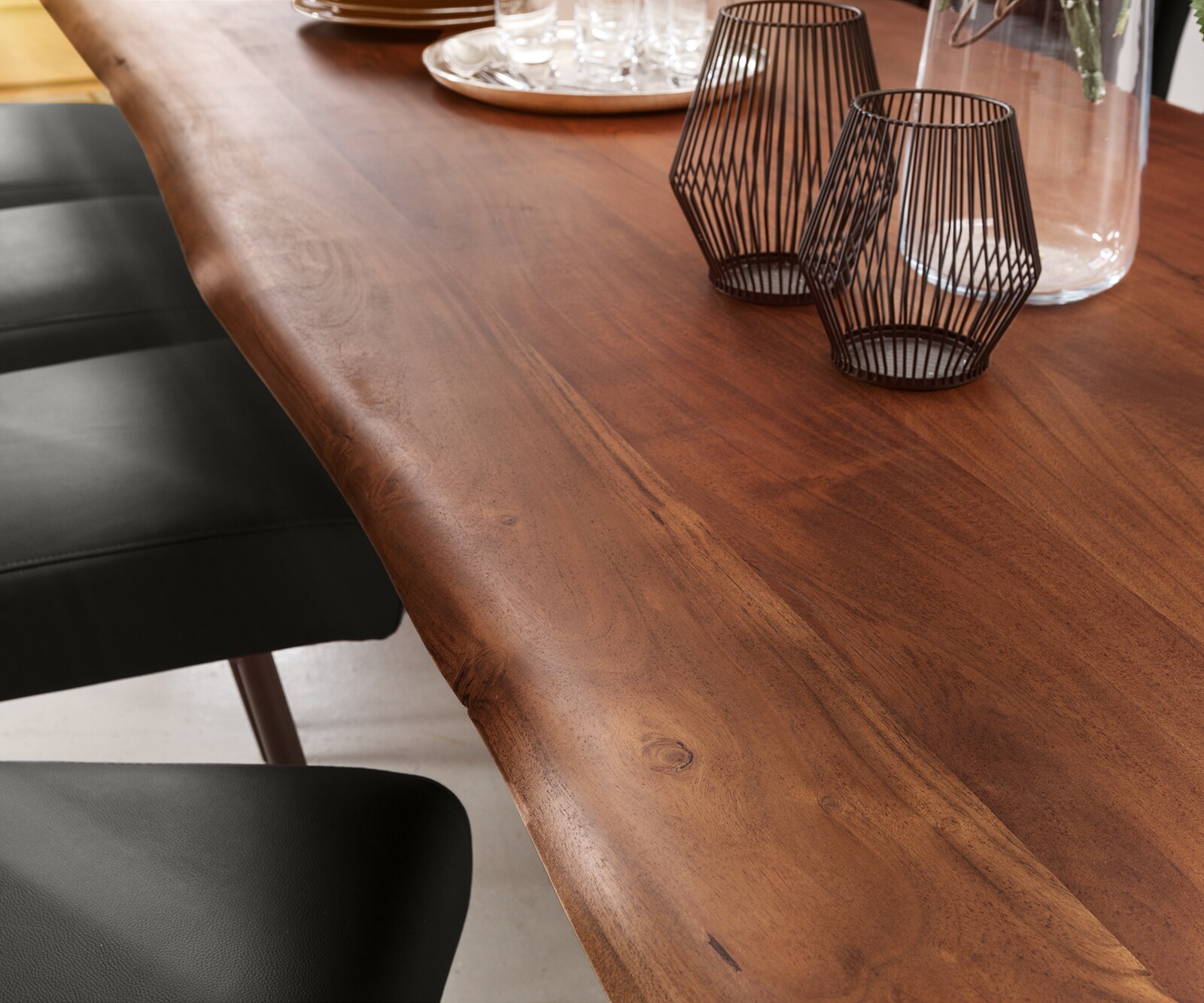 Esstisch Edge 300x100 Akazie Braun Metall Schräg Live-Edge 5 Esstisch Edge 300x100 Akazie Braun Metall Schräg Live-Edge 5