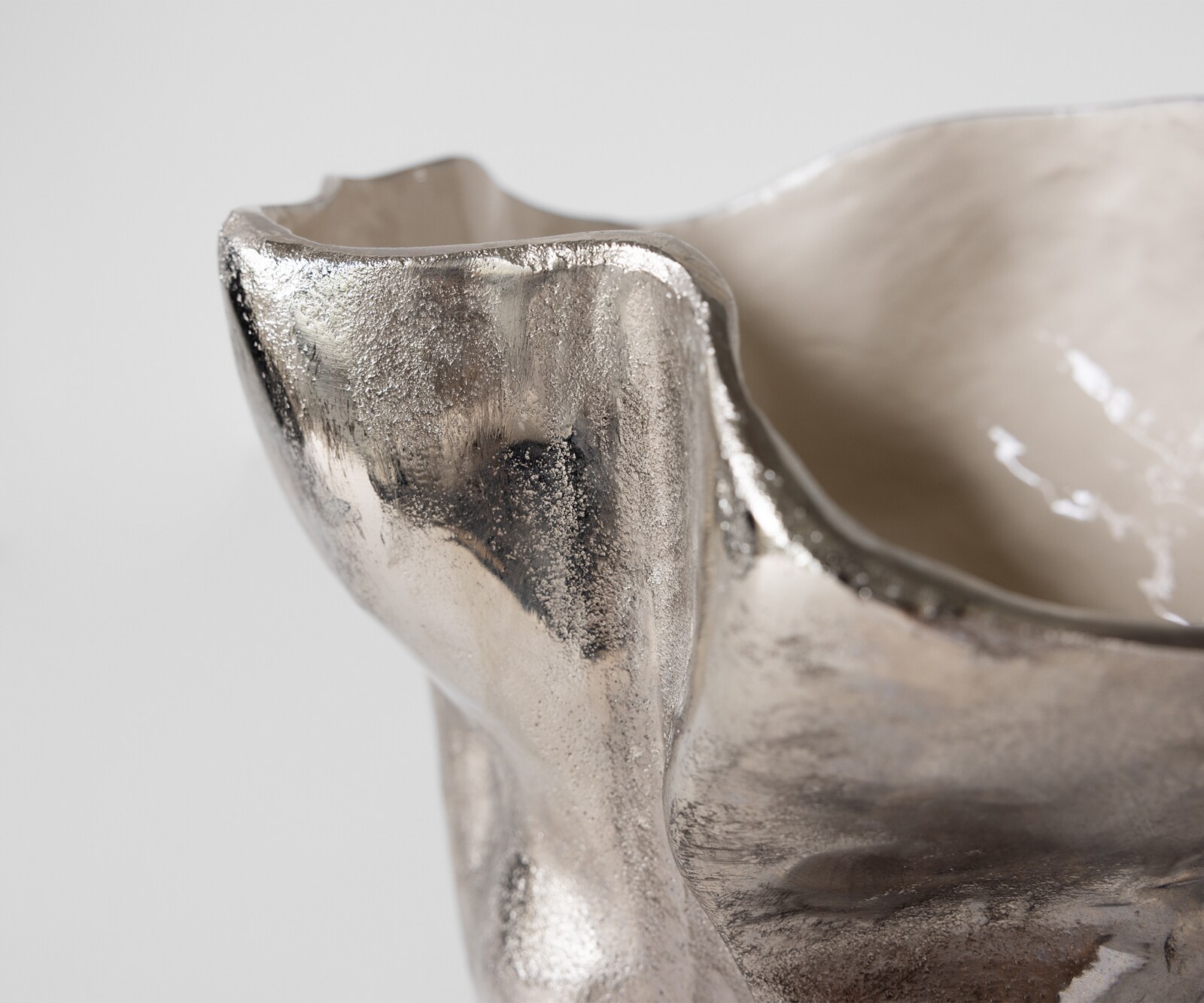 Vase Mimoro B28 x T24 x H38 cm Aluminium Platin Opal Handgemacht 2