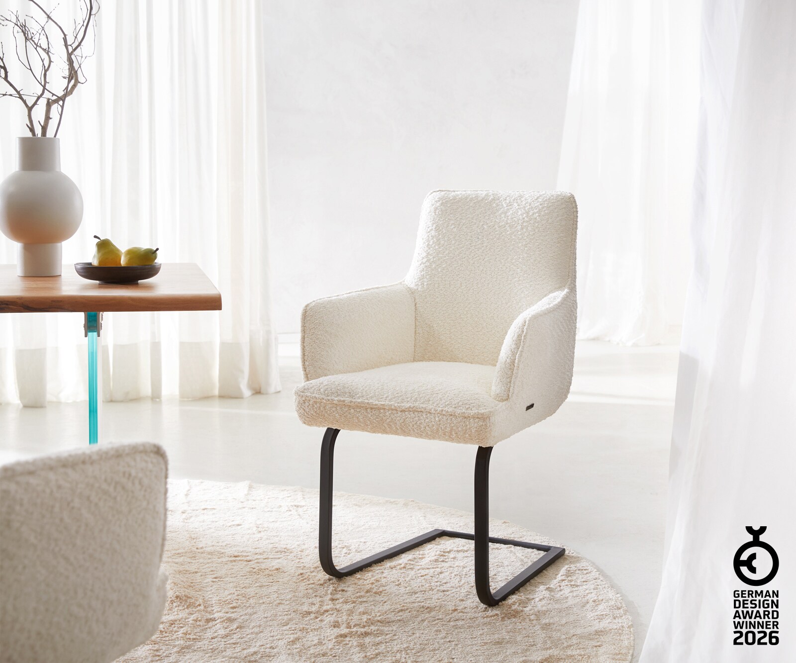 Cantilever Heira-Flex avec accoudoirs bouclé blanc pied cantilever plat noir ressorts ensachés