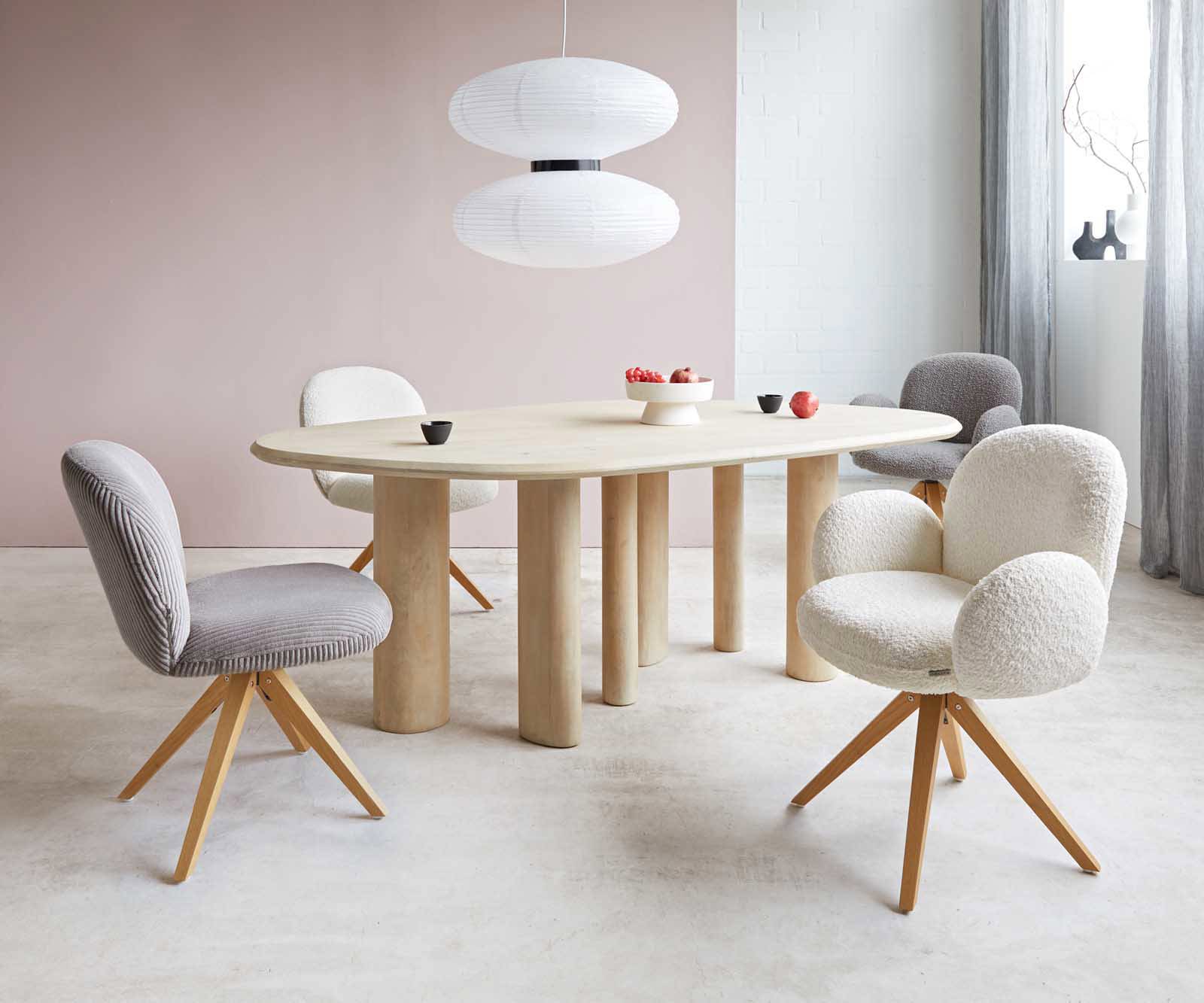 Chaise-pivotante Nube-Flex avec accoudoirs bouclé gris argenté pied en bois angulaire naturel pivotement sur 180° ressorts ensachés 3