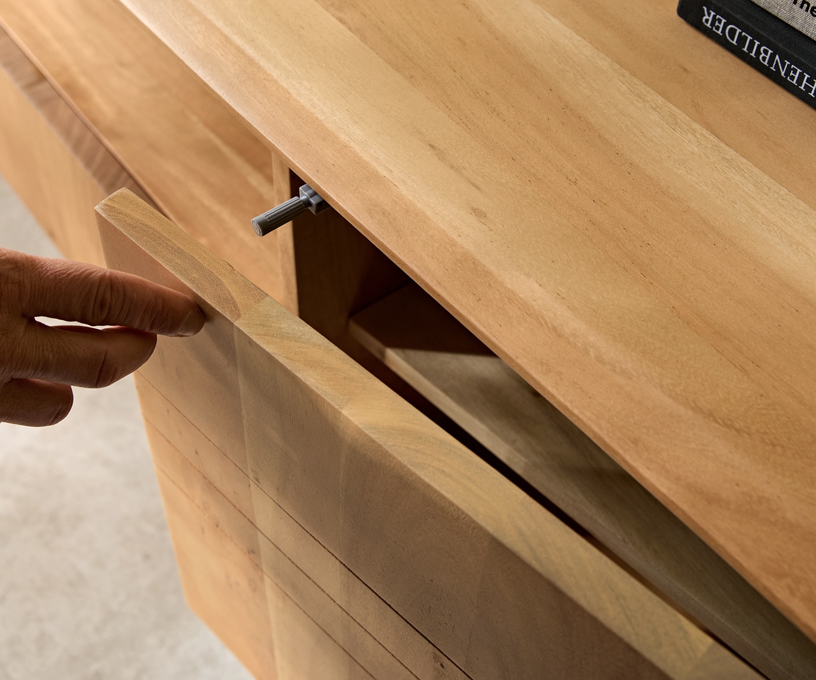 Lowboard Nagaru 220 cm Akazie Aura 4 Türen schwebend 5 Lowboard Nagaru 220 cm Akazie Aura 4 Türen schwebend 5