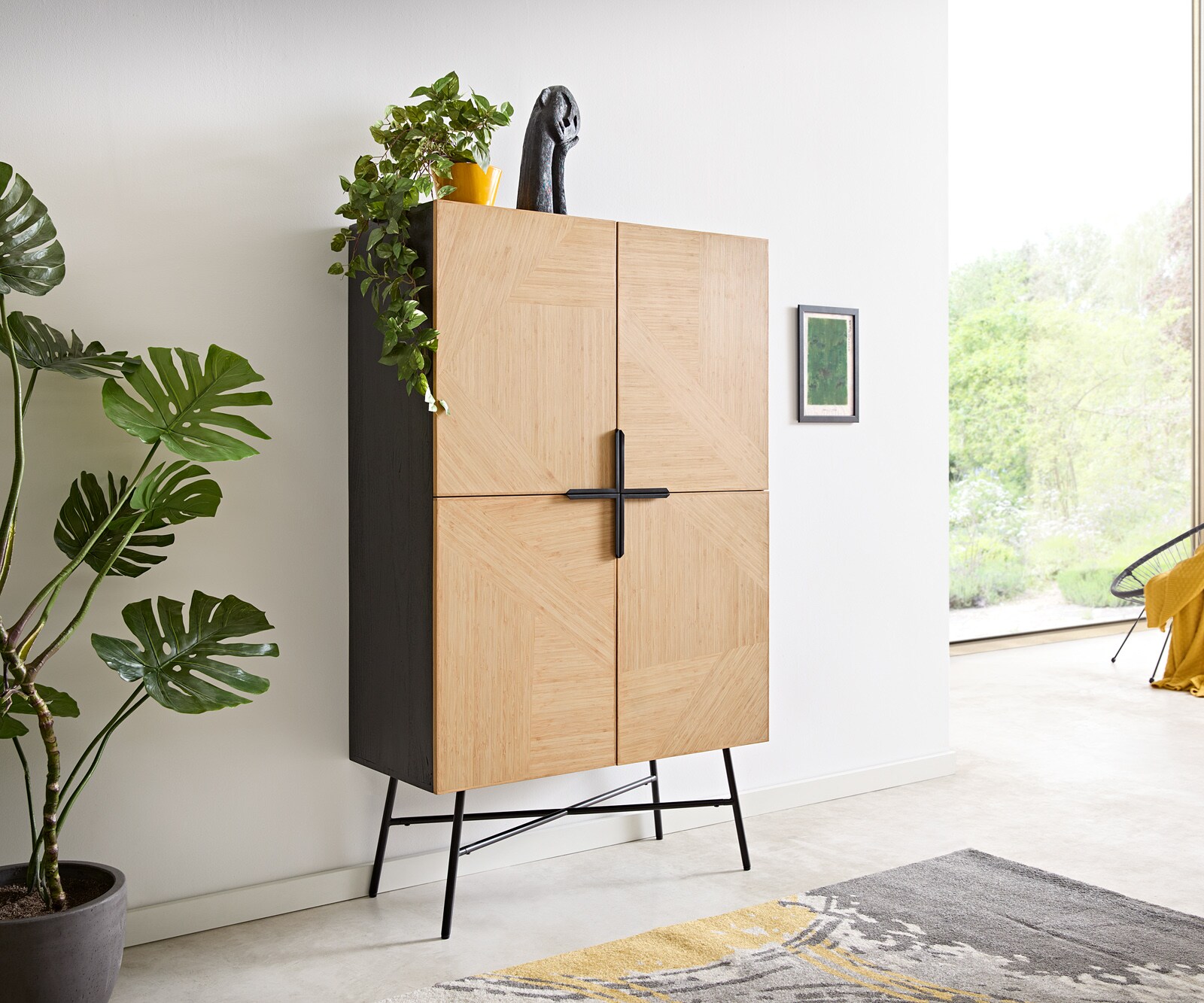 Highboard Mikkusu 90x150 cm Bambus Natur Mango Schwarz 4 Türen Metall Schwarz