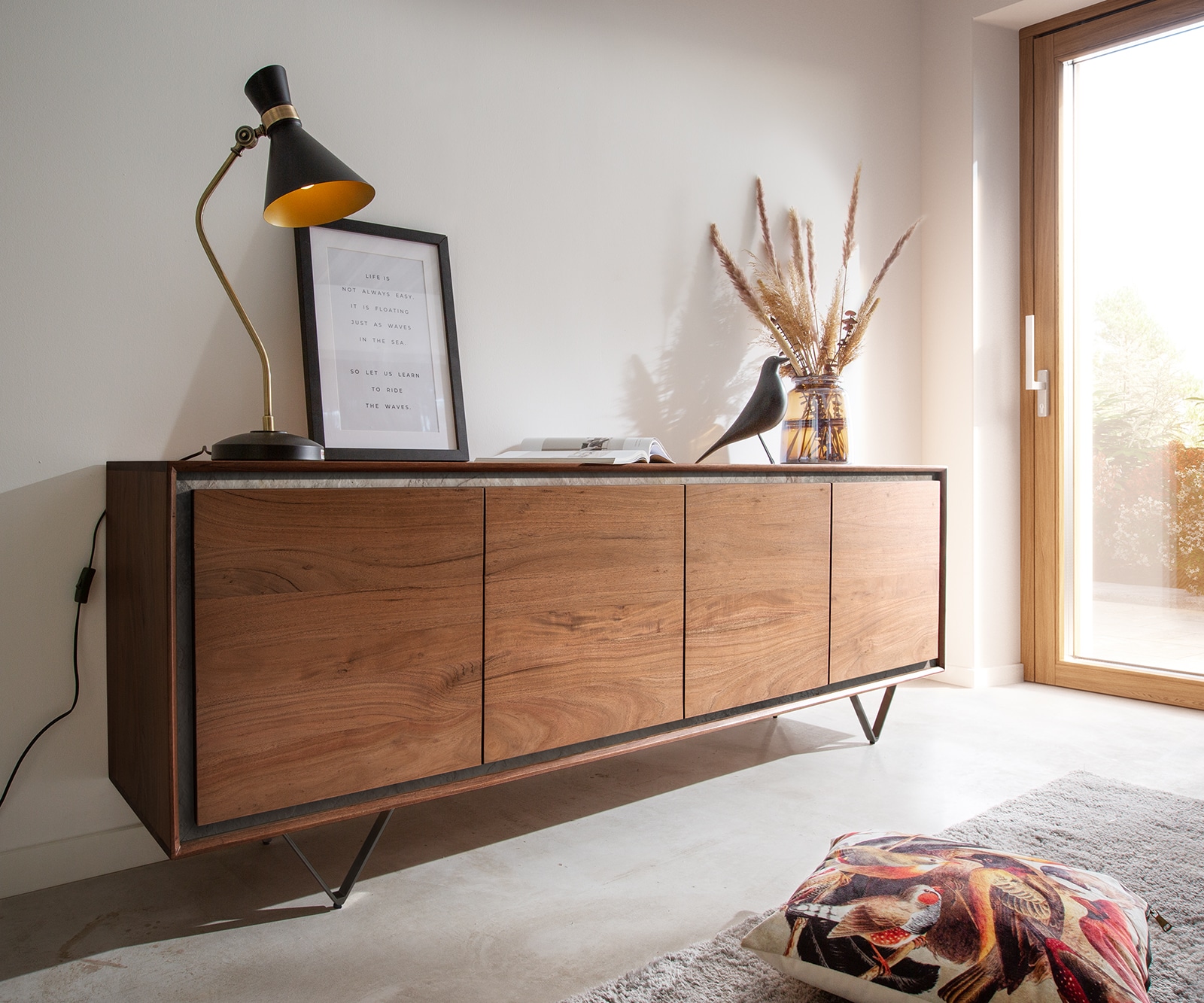 Sideboard Stonegrace 200 cm Akazie Braun Steinfurnier 4 Türen V-Fuß Schwarz Sideboard Stonegrace 200 cm Akazie Braun Steinfurnier 4 Türen V-Fuß Schwarz