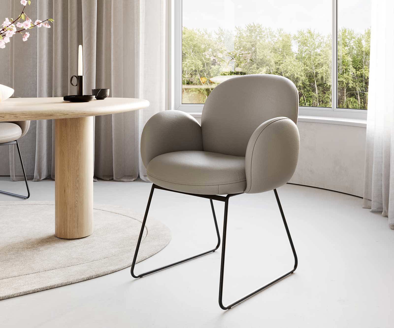 Chaise-de-salle-à-manger Nube-Flex avec accoudoirs cuir de vache couleur boue pied trapèze noir ressorts ensachés 1