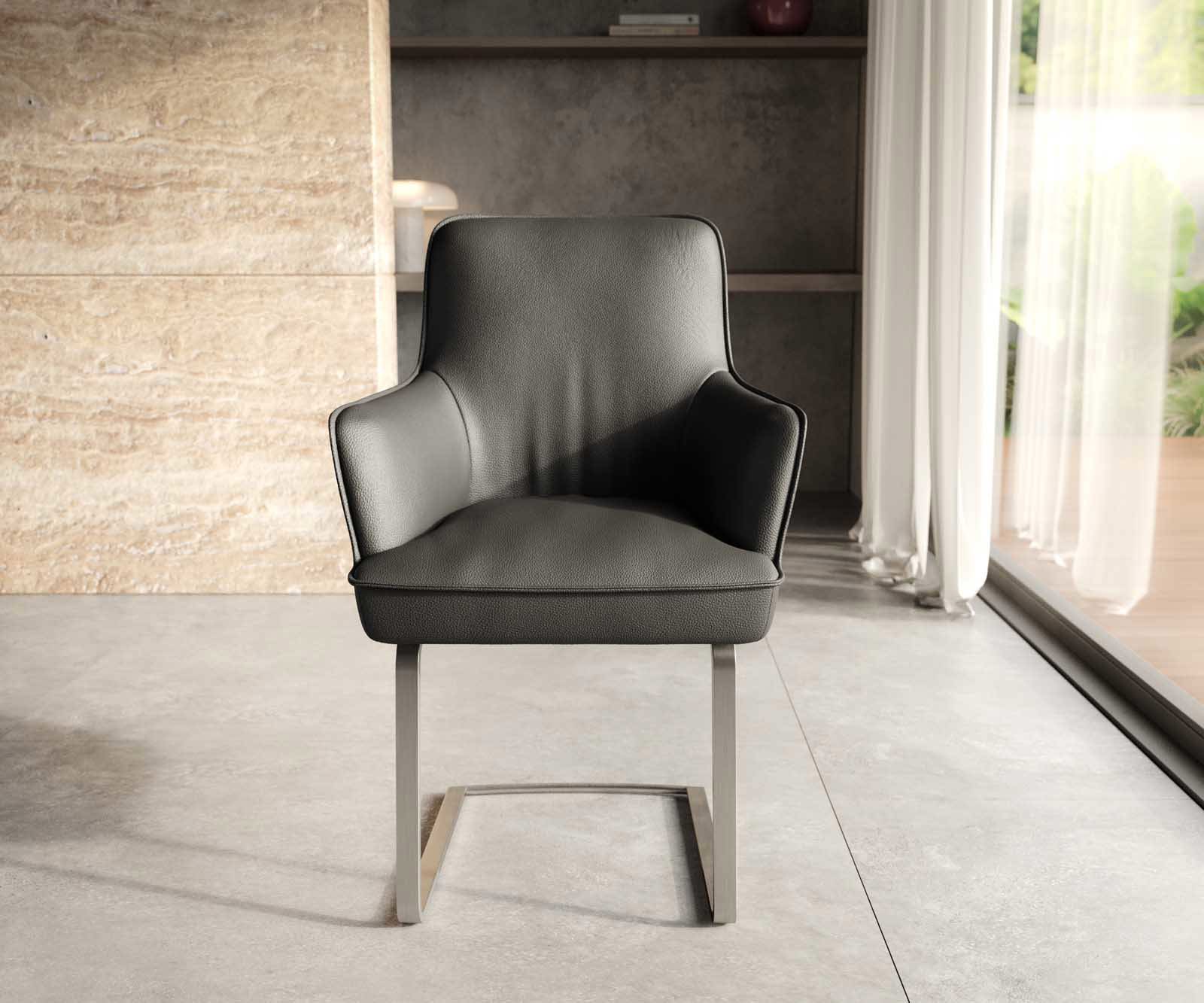 Cantilever Heira-Flex avec accoudoirs cuir de vache noir pied cantilever plat acier inoxydable brossé ressorts ensachés 1