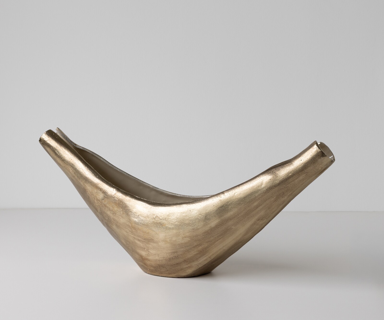 Skulptur Navira B77 x T17 x H31 cm Aluminium Champagner Ivory Handgemacht