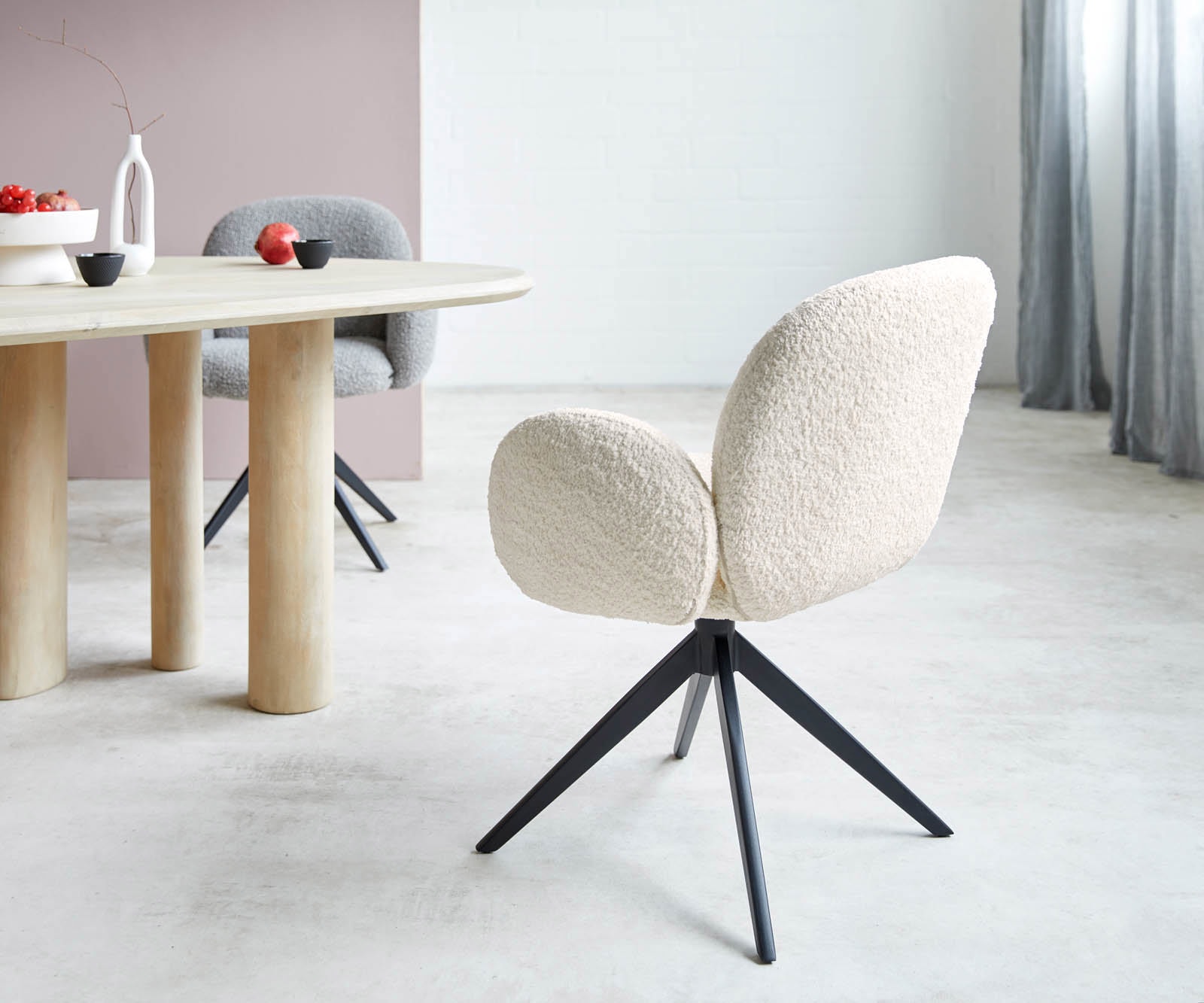 Drehstuhl Nube-Flex mit Armlehnen Bouclé Weiß Kreuzgestell breit Schwarz 360° drehbar Taschenfederkern 4 Drehstuhl Nube-Flex mit Armlehnen Bouclé Weiß Kreuzgestell breit Schwarz 360° drehbar Taschenfederkern 4