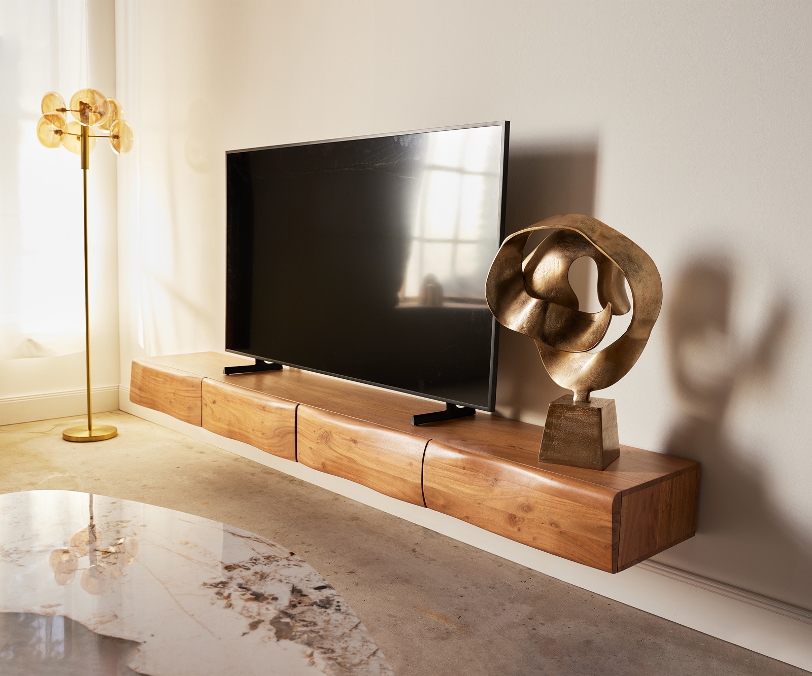 Meuble-TV New Live-Edge 240 cm acacia naturel 4 tiroirs flottants Meuble-TV New Live-Edge 240 cm acacia naturel 4 tiroirs flottants