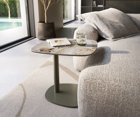 Beistelltisch Edge Boot 50x50 cm Keramik Patagonia Poliert Eleny Metall Effektfinish Titan