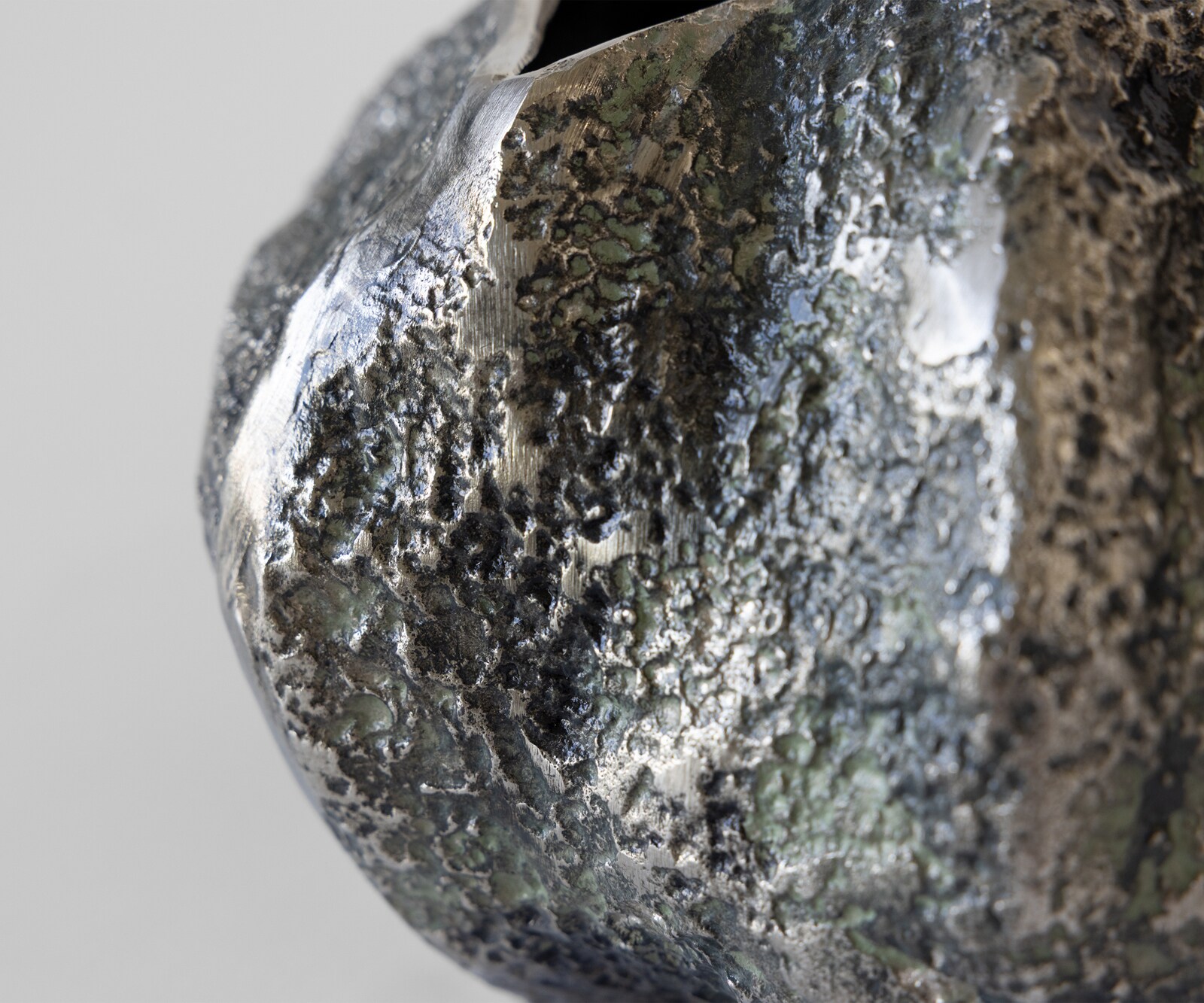 Vase Cratera B29 x T24 x H19 cm Aluminium Verde Antico Handgemacht 2