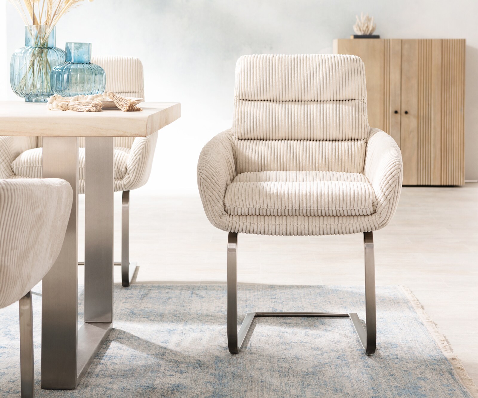 Cantilever Abelia-Flex avec accoudoirs côtelé beige vintage pied cantilever plat acier inoxydable brossé 1