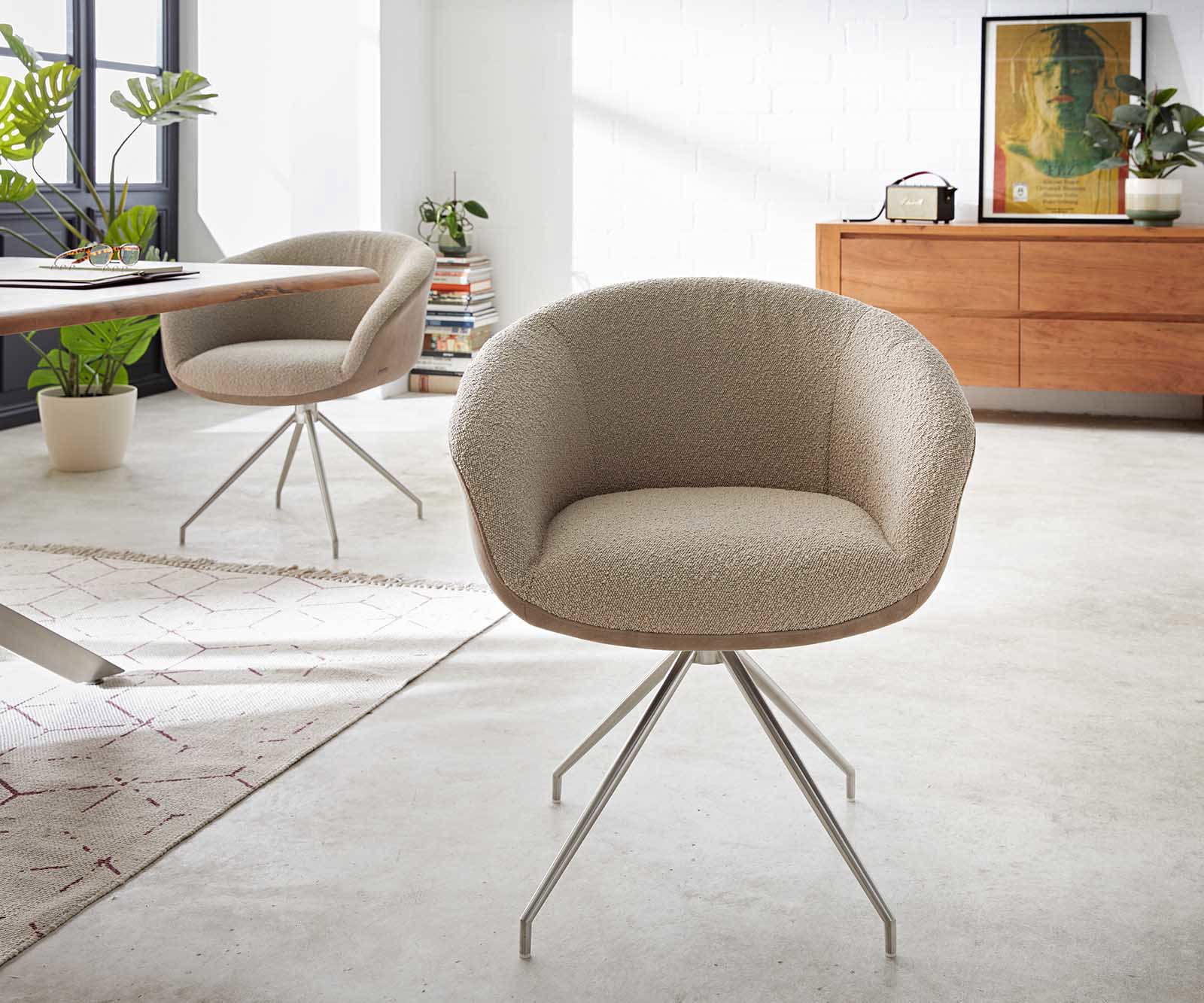 Chaise-pivotante Vinka-Flex avec accoudoirs tissu mixte couleur boue pied croisé conique acier inoxydable brossé pivotement sur 180° ressorts ensachés 1