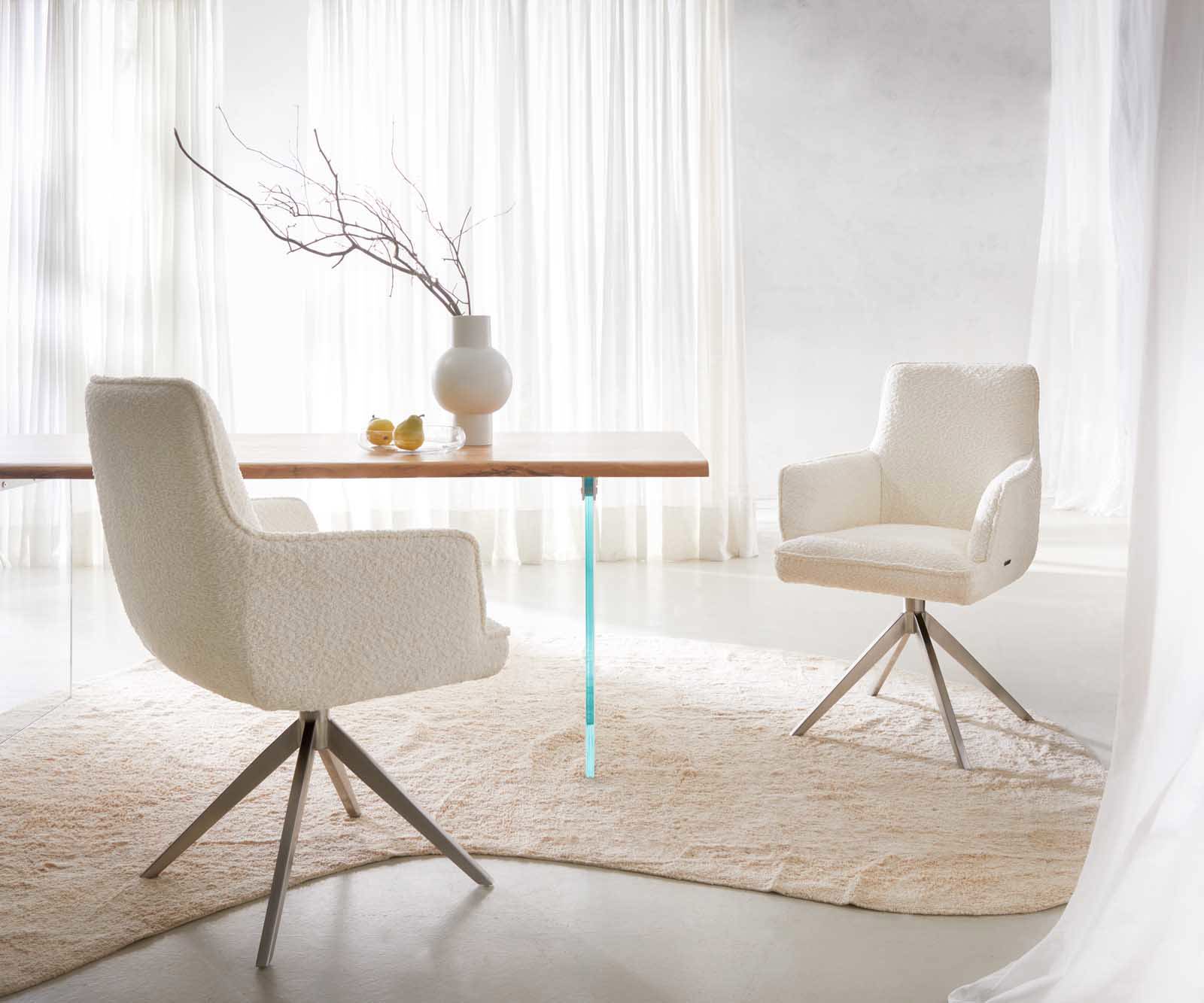 Drehstuhl Heira-Flex mit Armlehnen Bouclé Weiß Kreuzgestell breit Edelstahl 360° drehbar Taschenfederkern 5 Drehstuhl Heira-Flex mit Armlehnen Bouclé Weiß Kreuzgestell breit Edelstahl 360° drehbar Taschenfederkern 5