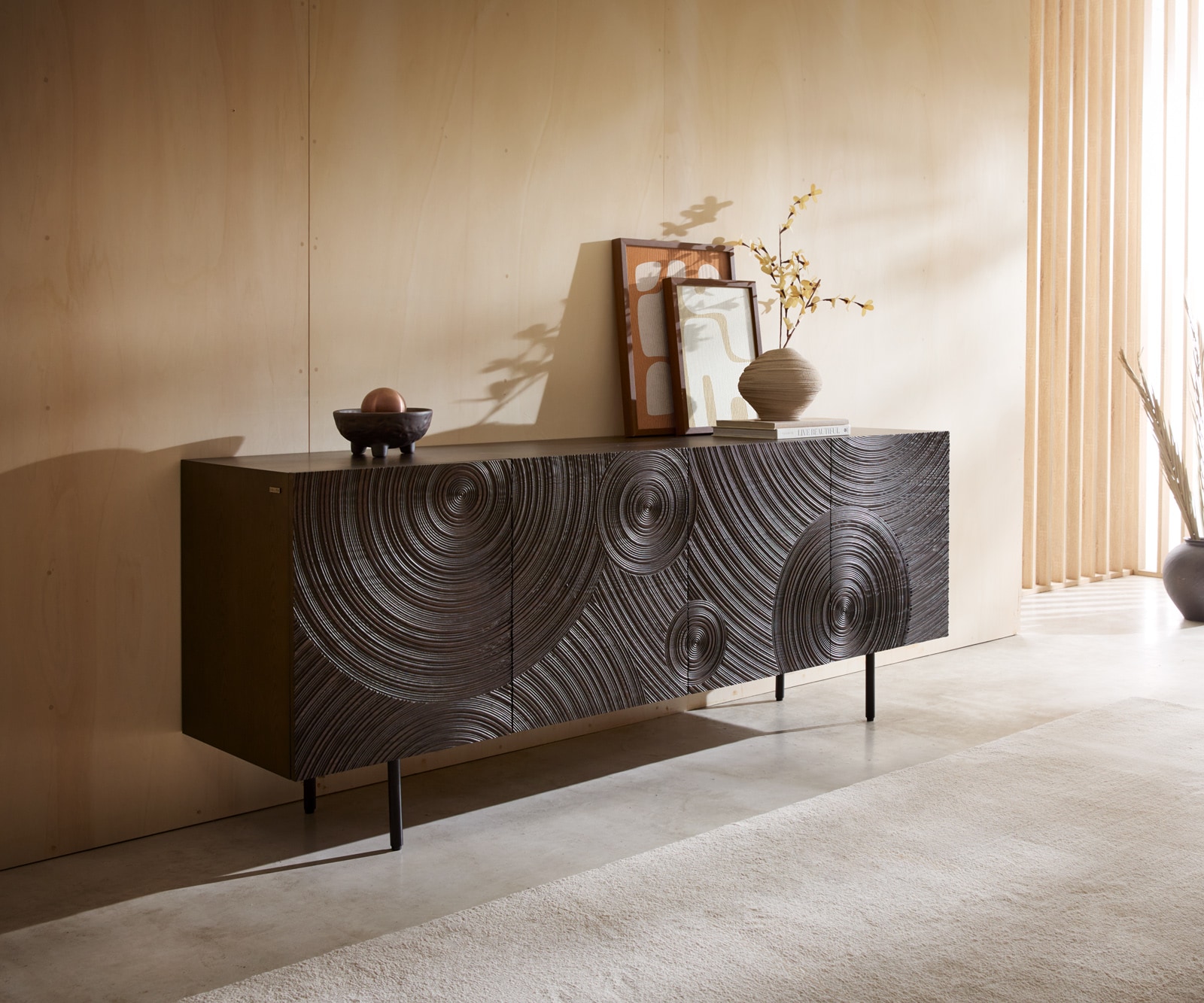 Sideboard Ashara 200 cm Esche Dunkelbraun 3D Effekt 4 Türen Rundfuß Metall Schwarz Sideboard Ashara 200 cm Esche Dunkelbraun 3D Effekt 4 Türen Rundfuß Metall Schwarz