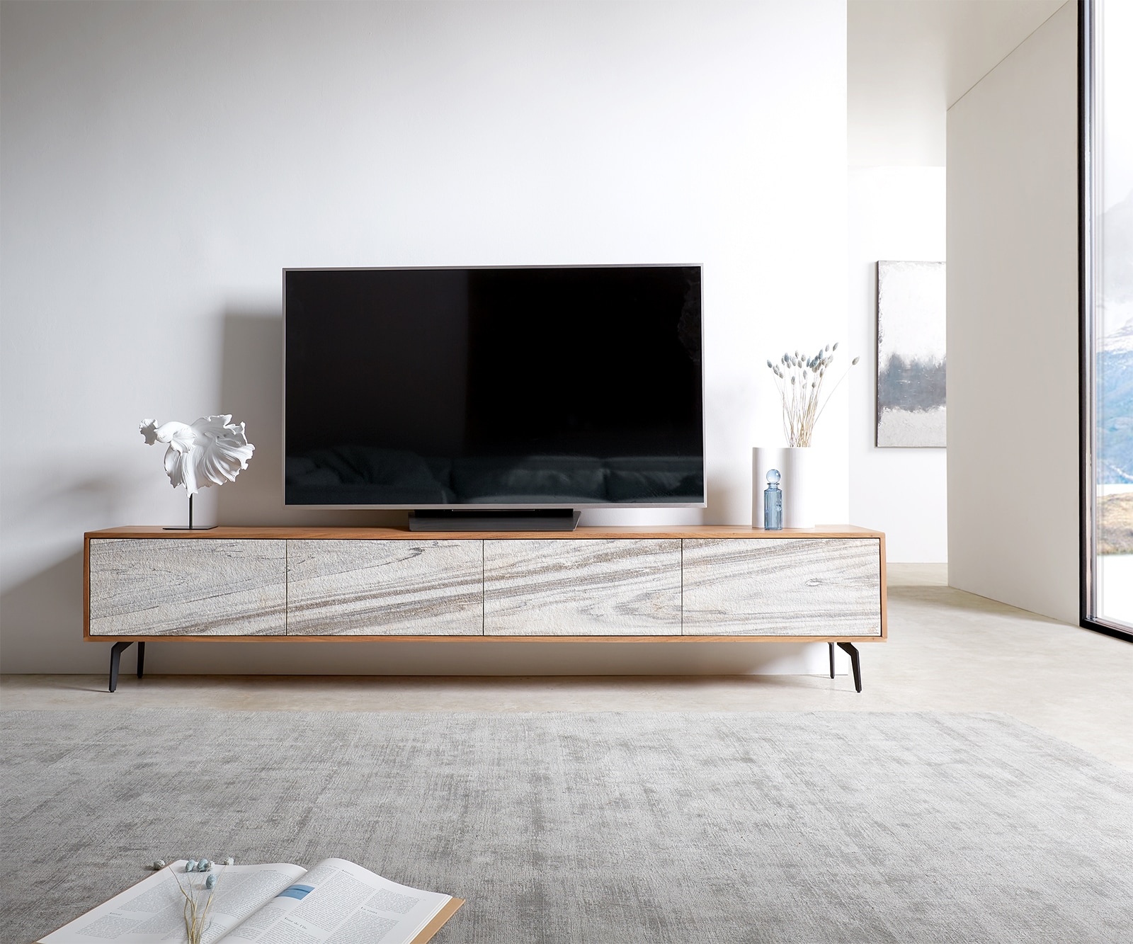 Meuble TV Kleo 220 cm acacia naturel 4 portes pieds angulaires métal noir 1 Meuble TV Kleo 220 cm acacia naturel 4 portes pieds angulaires métal noir 1
