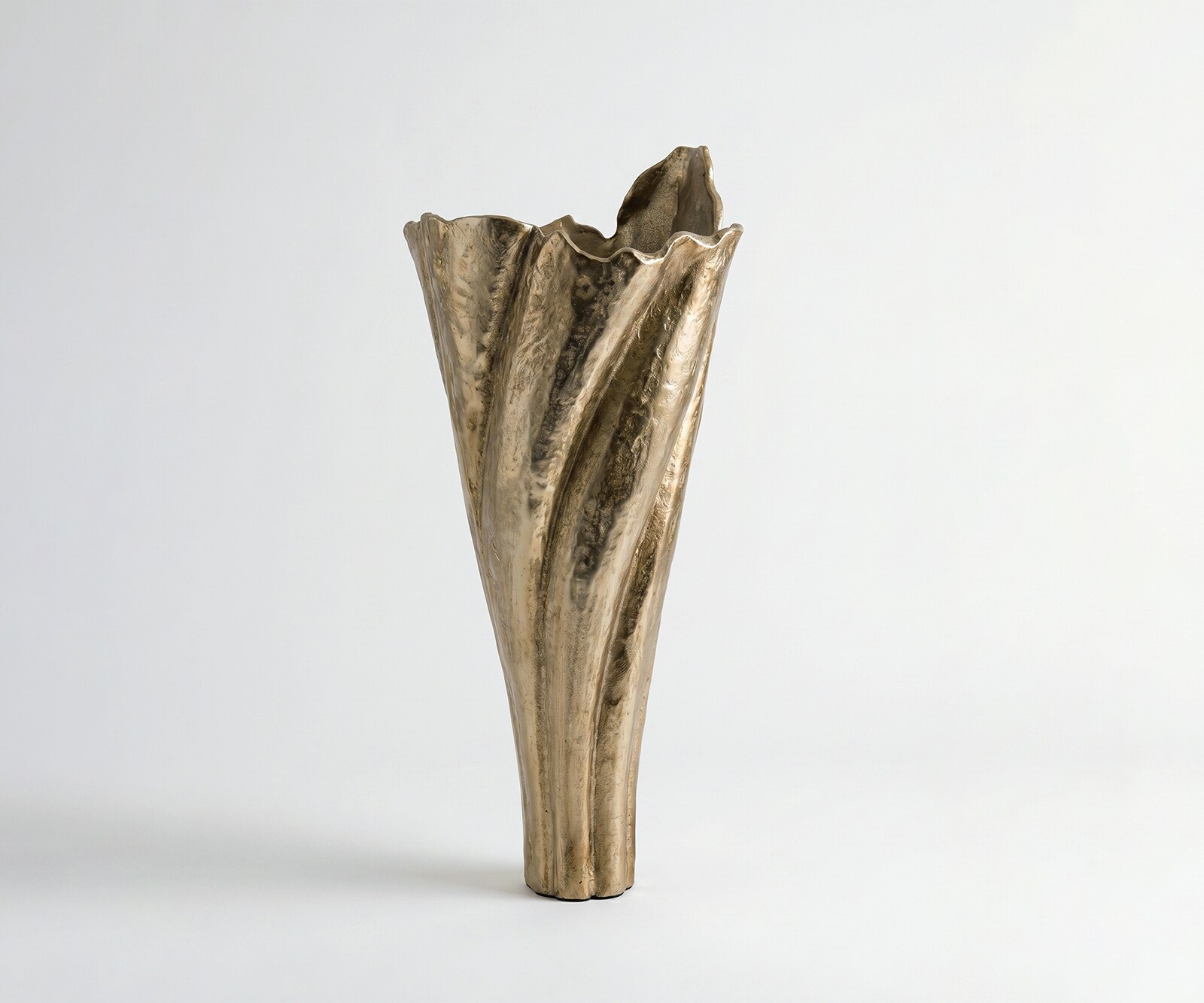 Vase Flamara B33 x T29 x H74 cm Aluminium Champagner Handgemacht