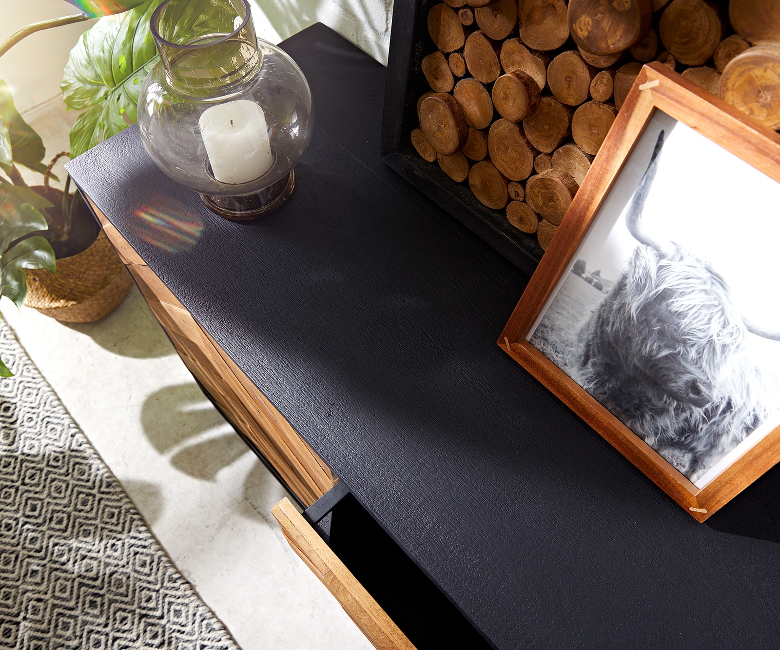 Sideboard Famke 145 cm Mango Teak 2 Türen 3 Schubladen 5 Sideboard Famke 145 cm Mango Teak 2 Türen 3 Schubladen 5
