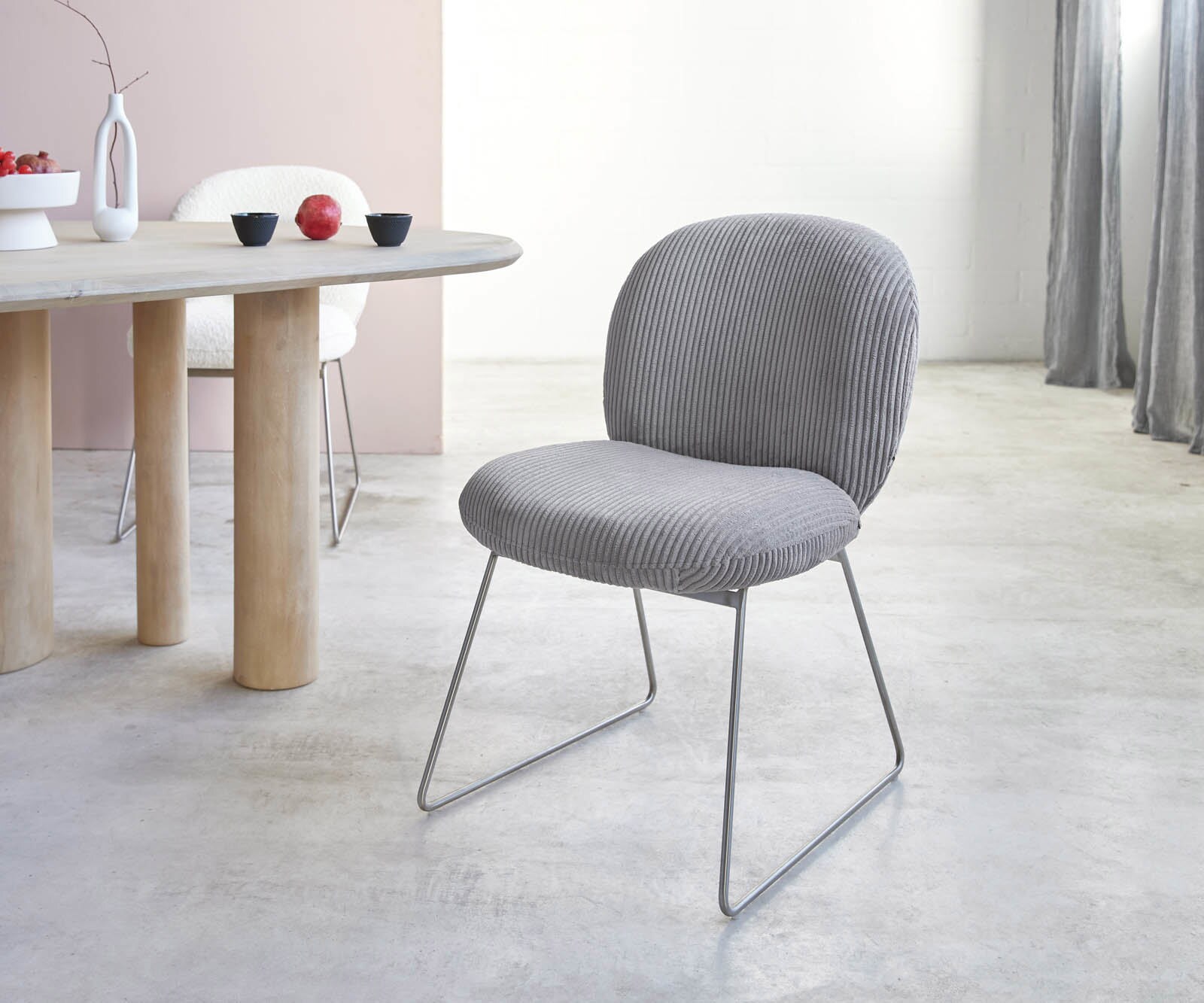 Chaise-de-salle-à-manger Nube-Flex côtelé gris argenté pied trapèze acier inoxydable ressorts ensachés