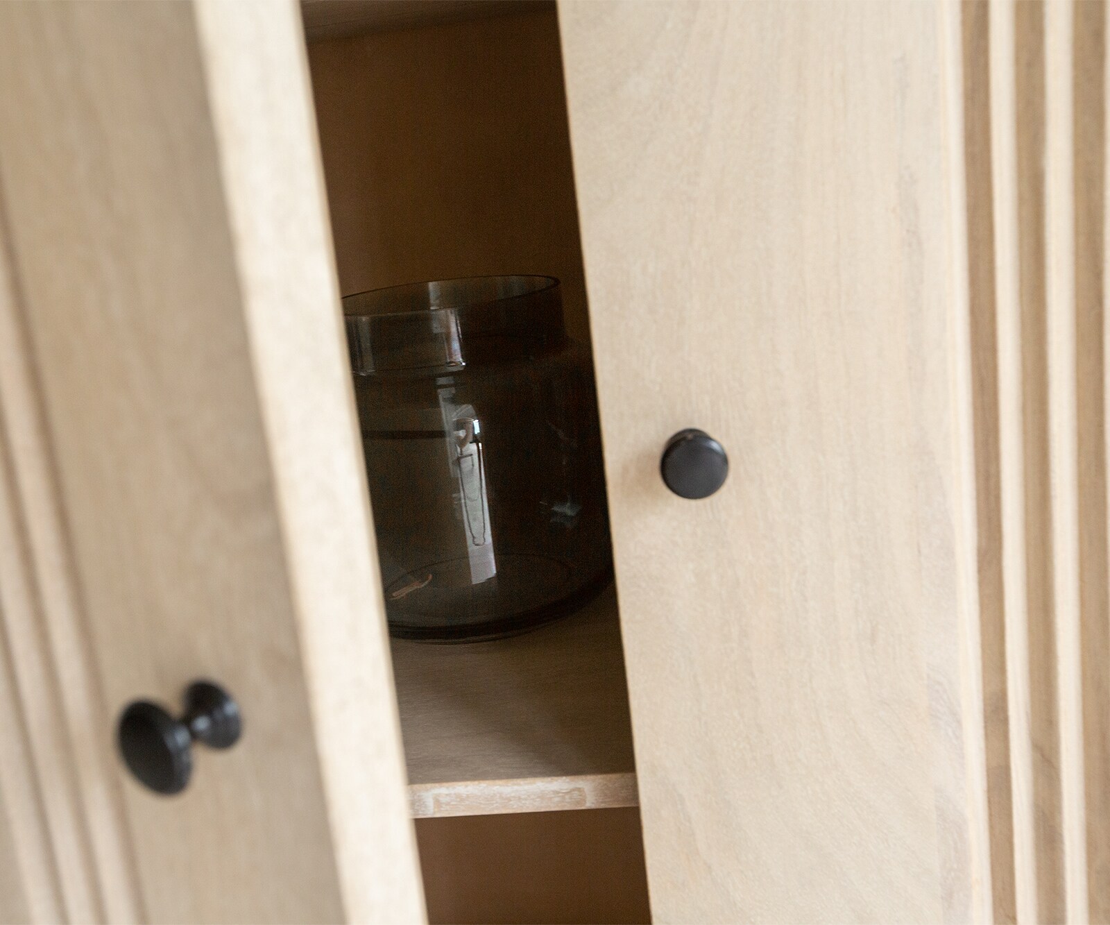 Highboard Nestos 90x140 cm Mango White Wash Metall Schwarz 2 Türen 5