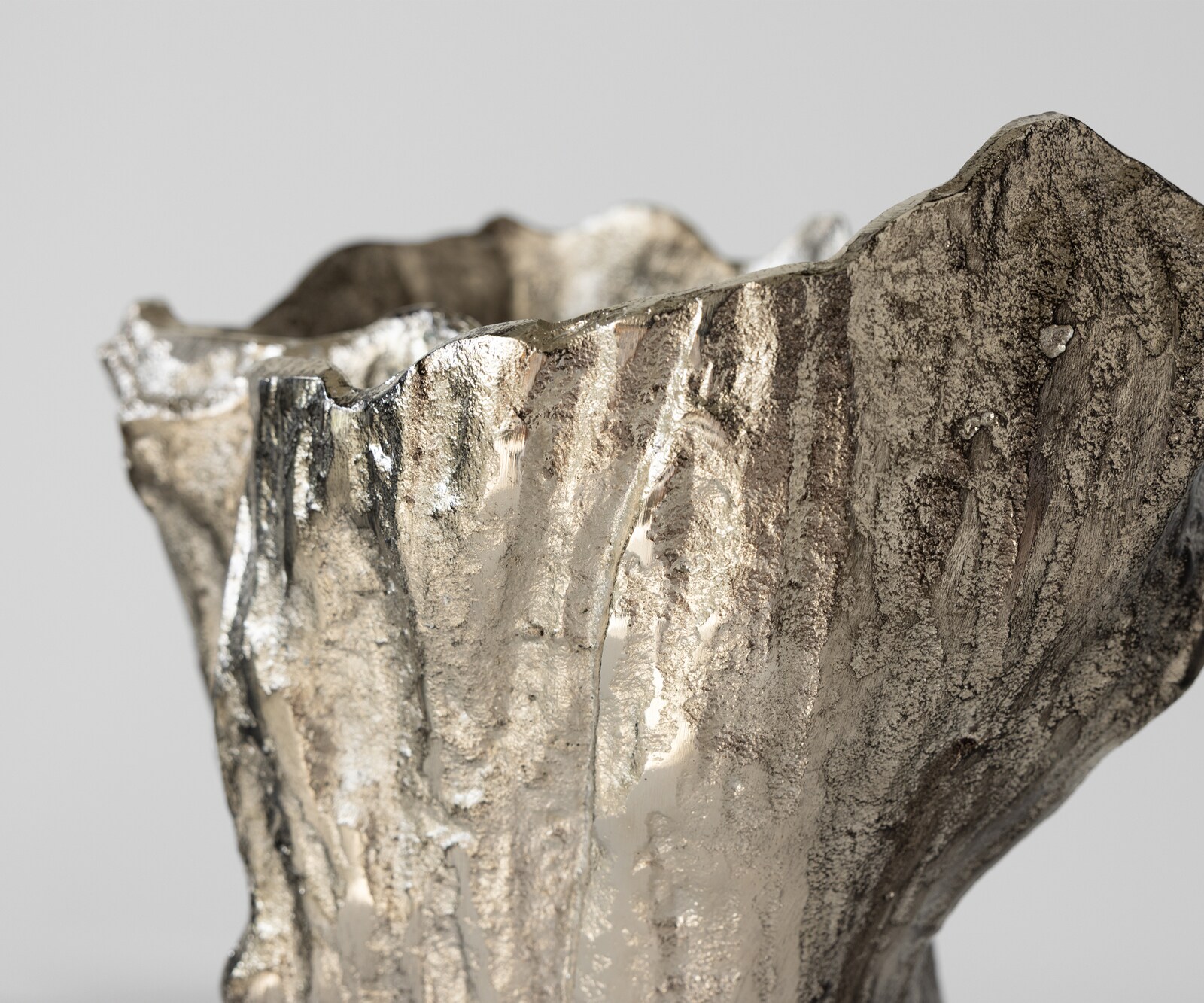 Vase Cortana B31 x T22 x H63 cm Aluminium Platin Handgemacht 5