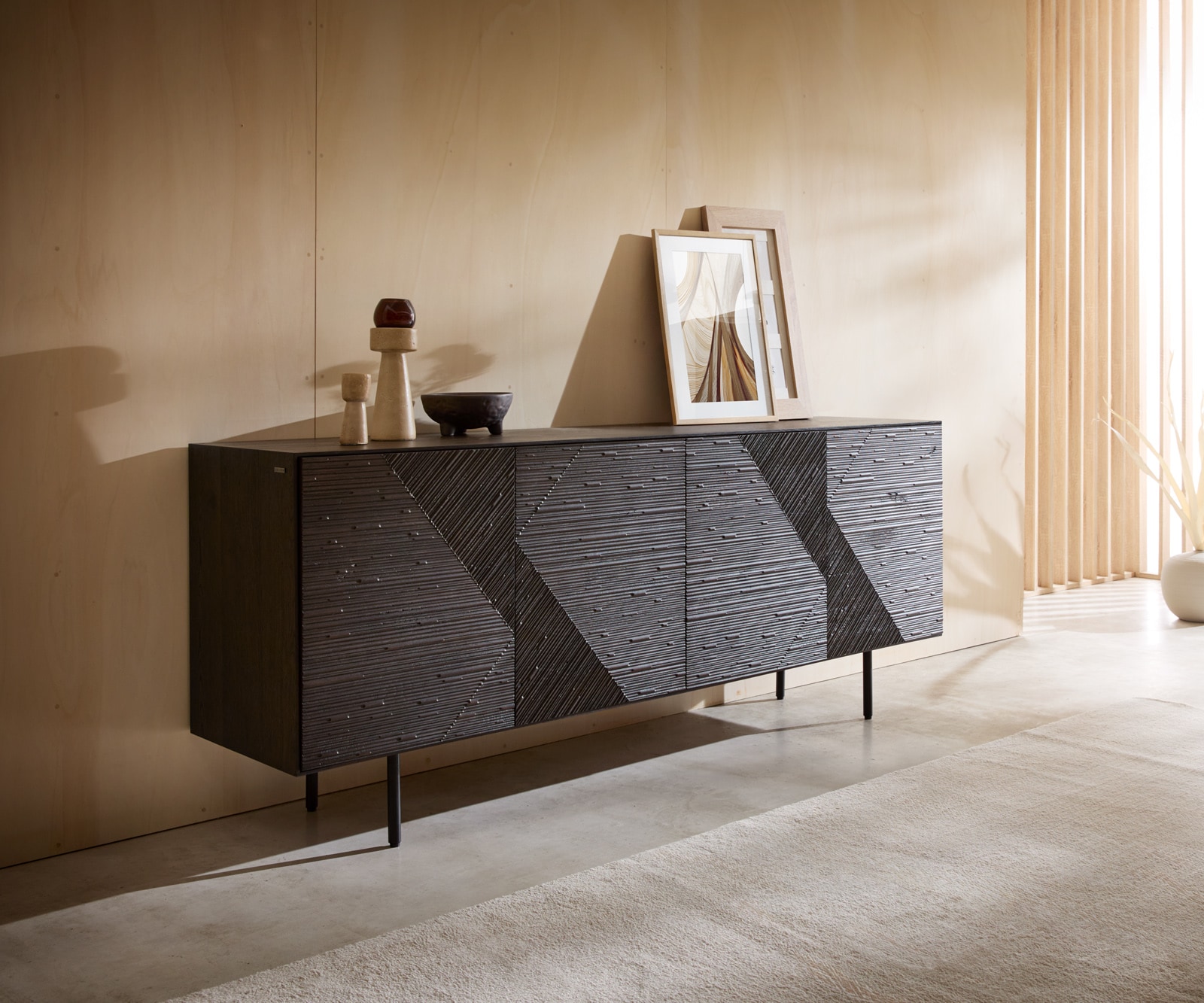 Sideboard Tereos 200 cm Esche Dunkelbraun 3D Effekt 4 Türen Rundfuß Metall Schwarz Sideboard Tereos 200 cm Esche Dunkelbraun 3D Effekt 4 Türen Rundfuß Metall Schwarz