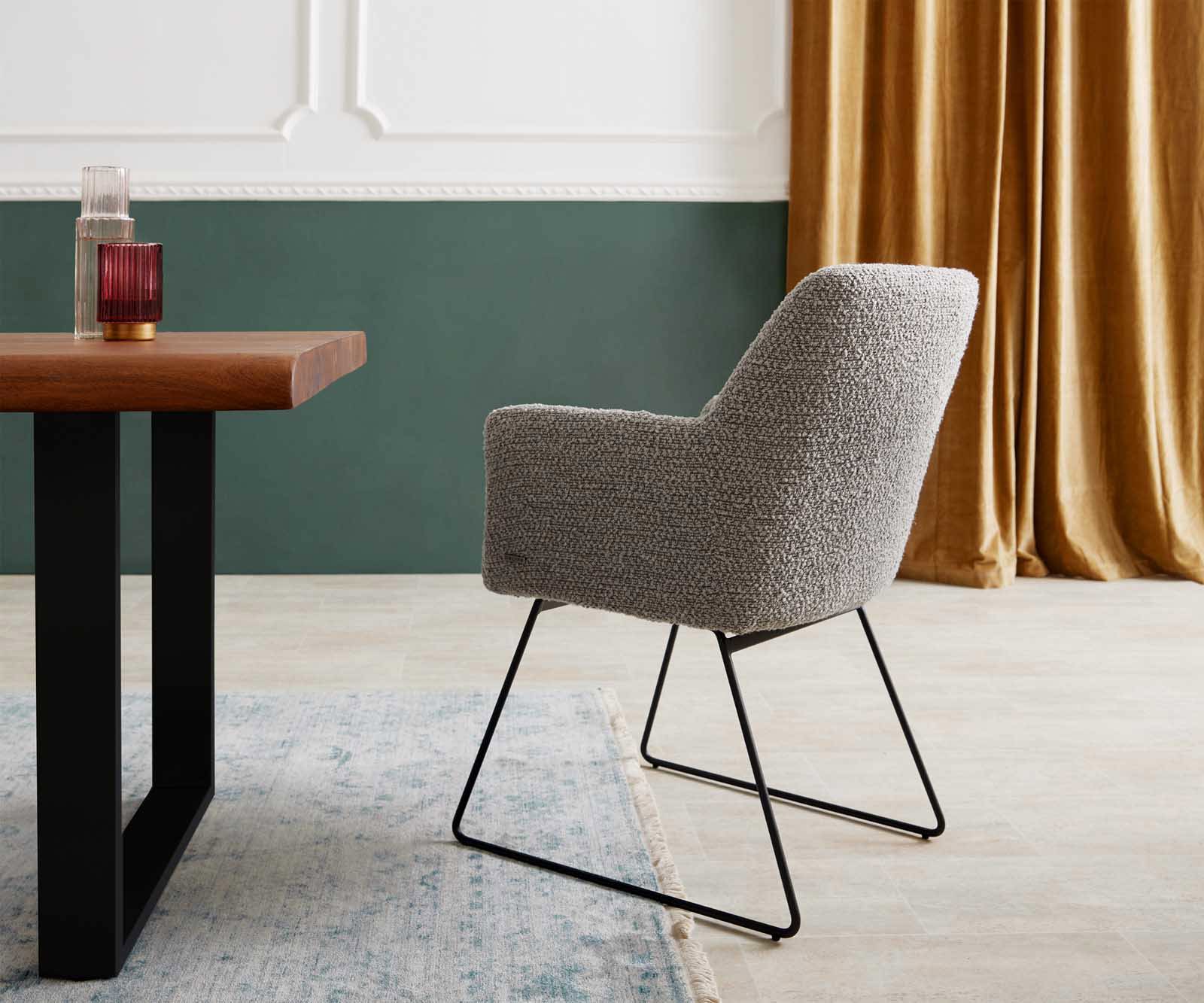 Chaise-de-salle-à-manger Xana-Flex avec accoudoirs bouclé gris argenté pied trapèze noir ressorts ensachés 4