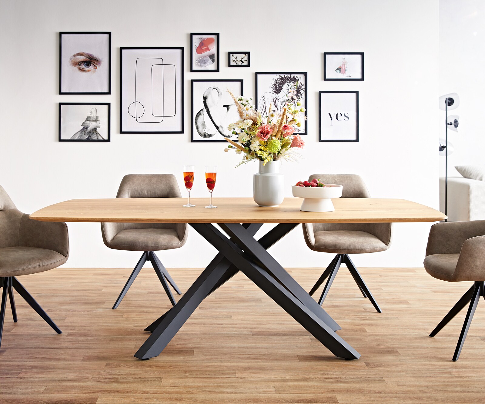 Esstisch Edge Boot 200x100x2,5-3 Eiche Natur Kreuzgestell Rechteck Schwarz Schweizer Kante 4 Esstisch Edge Boot 200x100x2,5-3 Eiche Natur Kreuzgestell Rechteck Schwarz Schweizer Kante 4