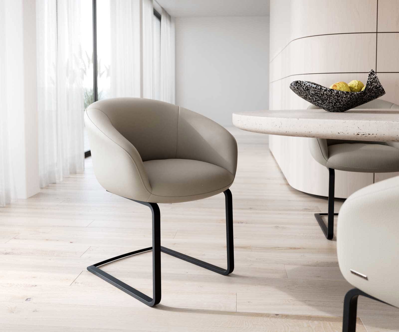 Freischwinger Vinka-Flex mit Armlehnen Echt-Leder Schlamm Freischwinger flach Schwarz Taschenfederkern Freischwinger Vinka-Flex mit Armlehnen Echt-Leder Schlamm Freischwinger flach Schwarz Taschenfederkern